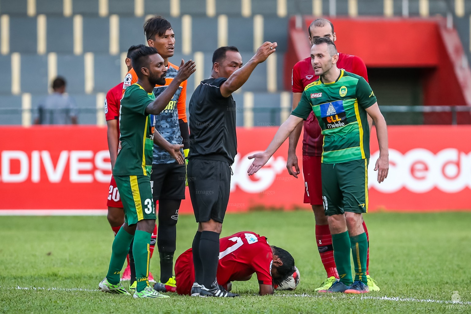 Ooredoo Dhivei Premier League 2017, TC vs Maziya (Images.mv Photo / Ismail Thoriq)