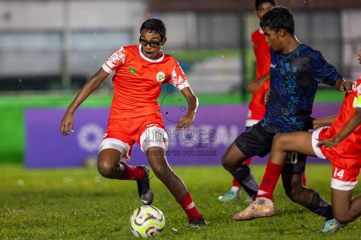 SUS vs Huriyya (U14) in Dhivehi Youth League 2024 - Day 2. Matches held at Henveiru Stadium on 22nd November 2024 , Friday. Photos: Shuu Abdul Sattar/ Images.mv