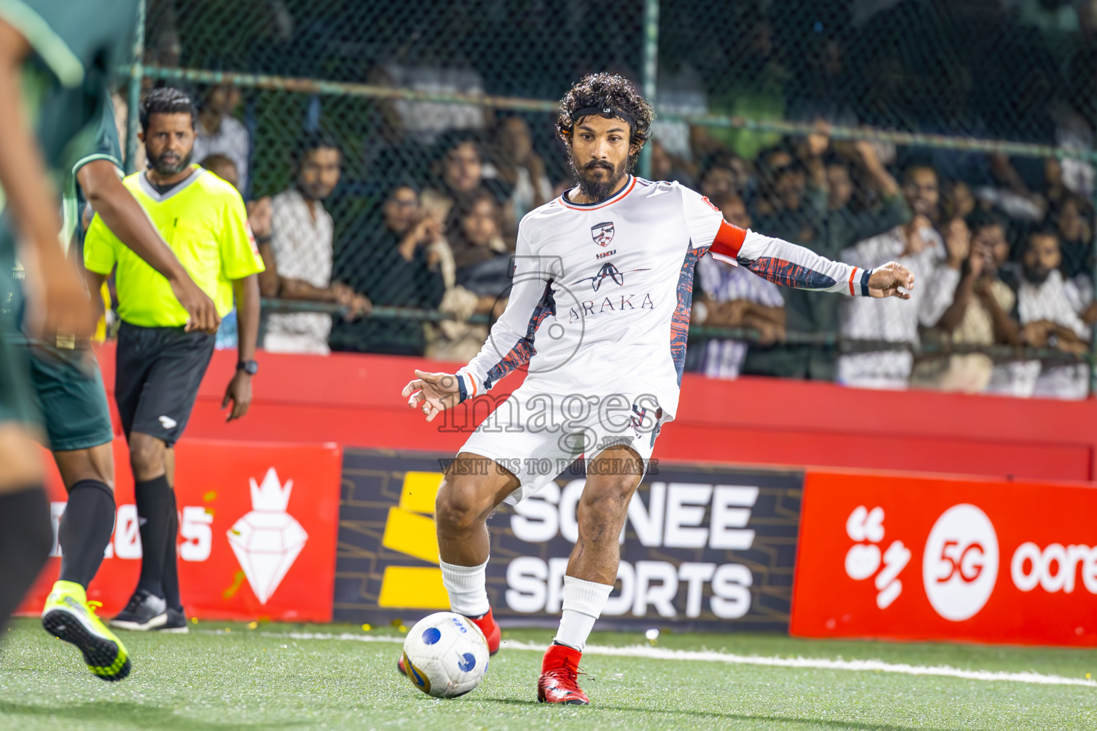 Sh Milandhoo vs R Inguraidhoo in Zone Round on Day 27 of Golden Futsal Challenge 2025 was held on Friday , 31st January 2025, in Hulhumale', Maldives. Photos: Ismail Thoriq / images.mv