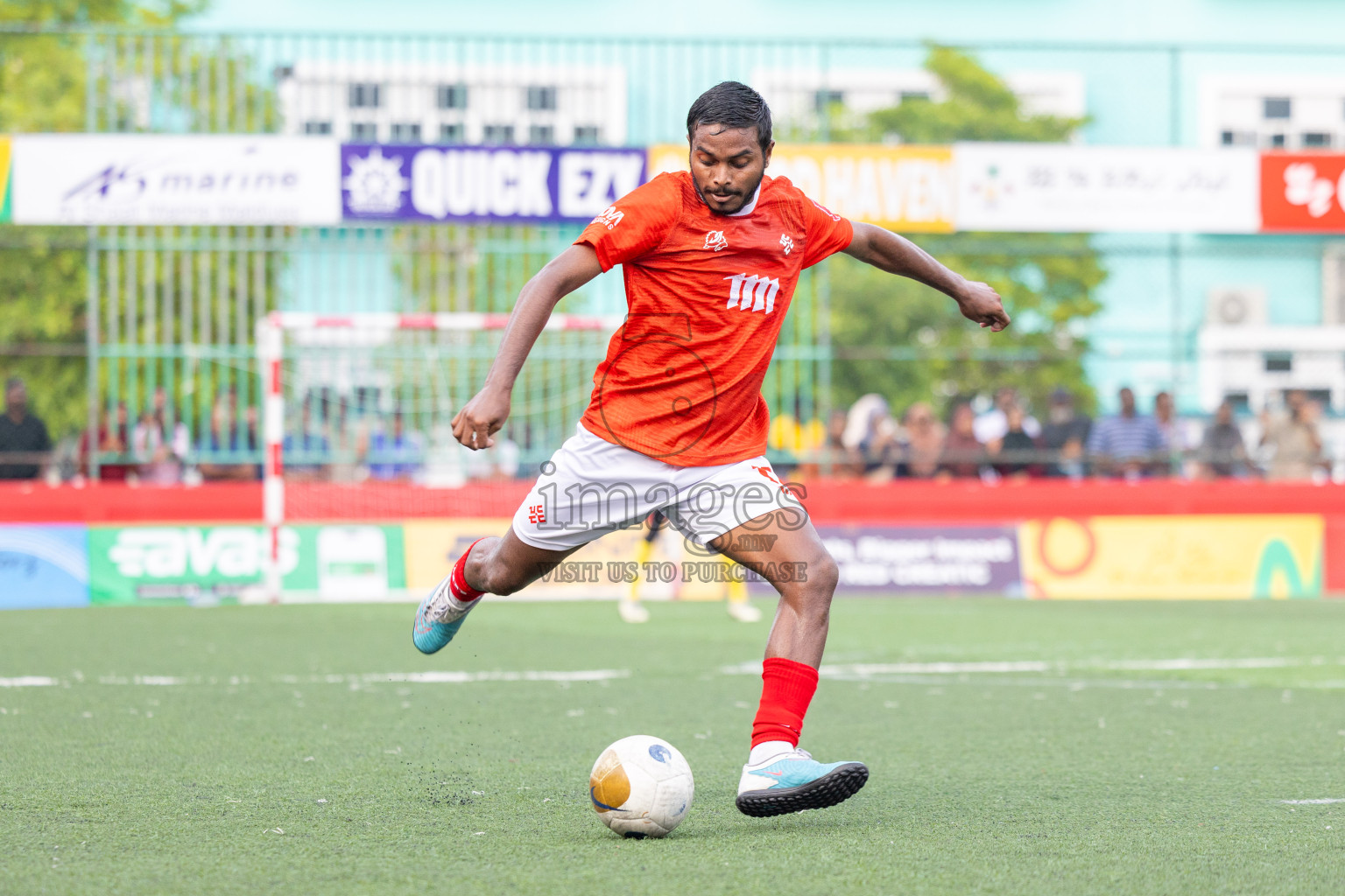 K Kaashidhoo vs K Thulusdhoo in Day 15 of Golden Futsal Challenge 2025 was held on Sunday, 19th January 2025, in Hulhumale', Maldives. Photos: Mohamed Mahfooz Moosa / images.mv
