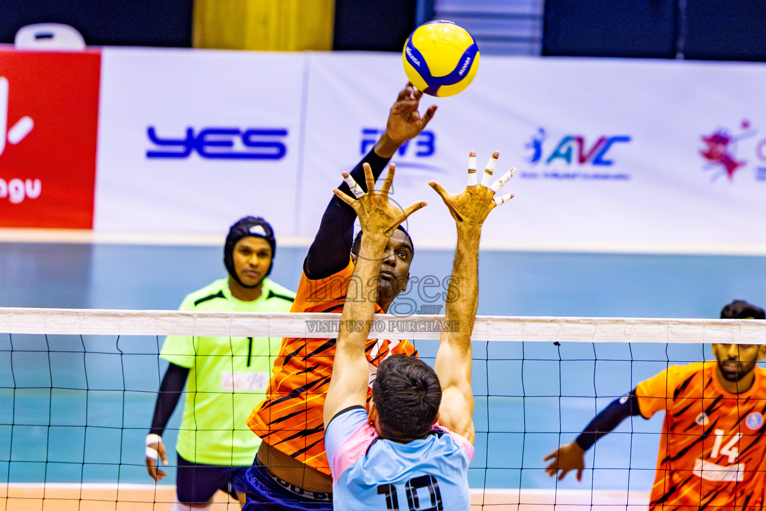 Sports Club City vs Blues for Volleyball in Day 2 of MILO VAM Cup 2024 Men's Division was held in Social Center Indoor Hall on Tuesday, 29th October 2024. Photos: Nausham Waheed / images.mv