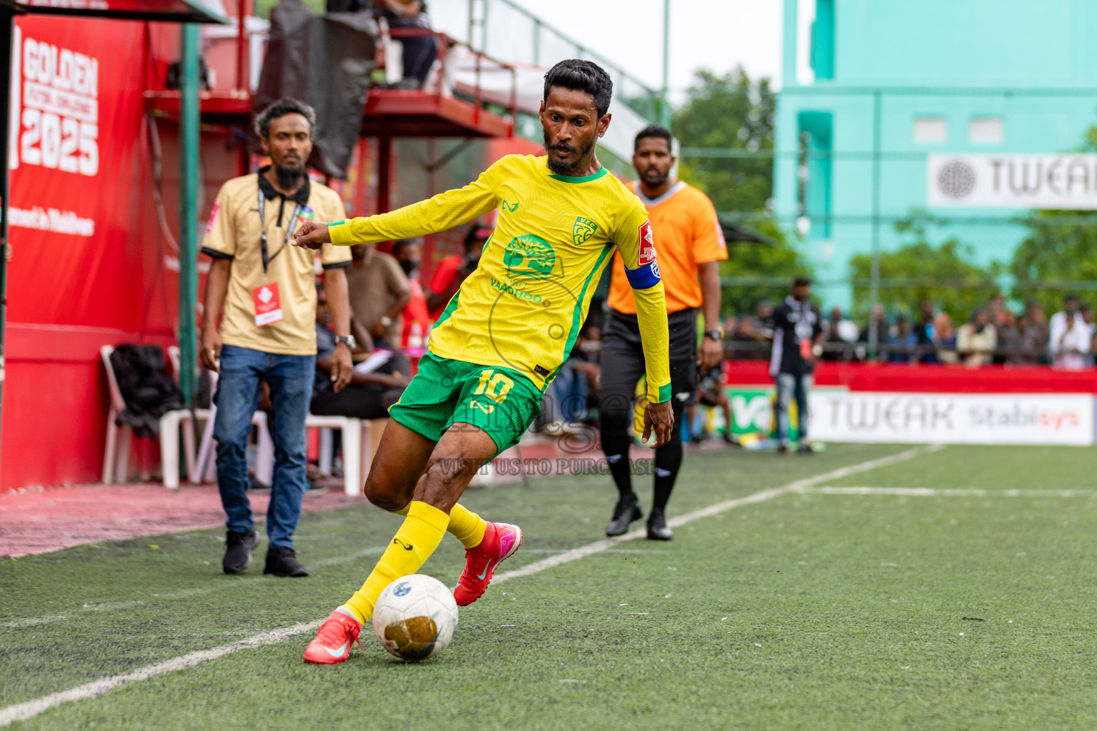GDh Vaadhoo VS GDh Thinadhoo in Atoll Round Semi-Final on Day 20 of Golden Futsal Challenge 2025 was held on Friday, 24 January 2025, in Hulhumale', Maldives. Photos: Hassan Simah / images.mv