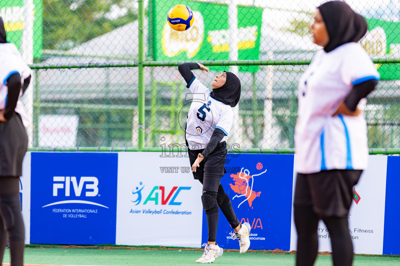 Villigili Z. Jamihyya vs Raajje Volley Club in Semi Finals of Milo National Junior Volleyball Championship 2025 Day 5 was held on Friday, 28th November 2025 at Ekuveni Turf Court Male', Maldives. Photos: Areef Adam / images.mv