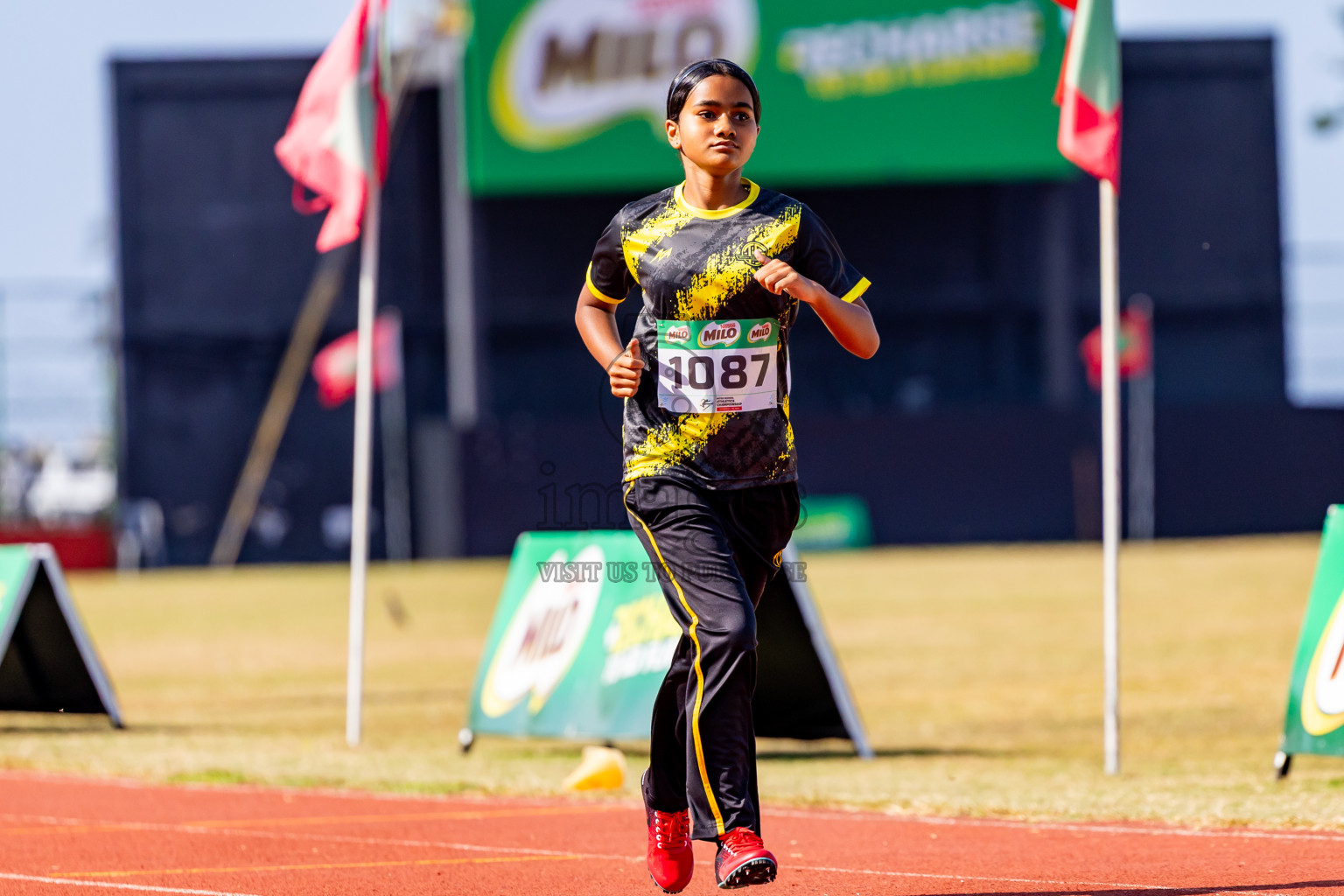 Day 3 of Inter-school Athletics Championship 2025 held in Ekuveni Synthetic Track, Male', Maldives on Wednesday, 08th October 2025. Photos by: Nausham Waheed / Images.mv