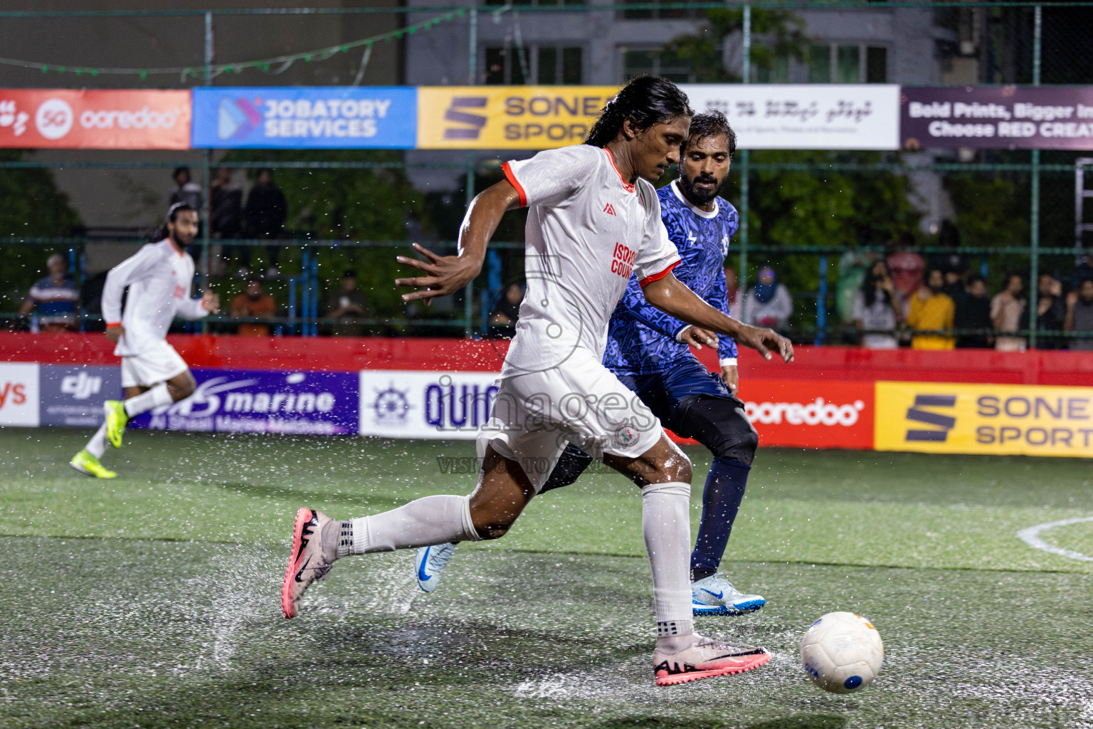 L. Isdhoo VS L. Mundoo in Day 18 of Golden Futsal Challenge 2025 was held on Wednesday, 22nd January 2025, in Hulhumale', Maldives. Photos: Nausham Waheed / images.mv