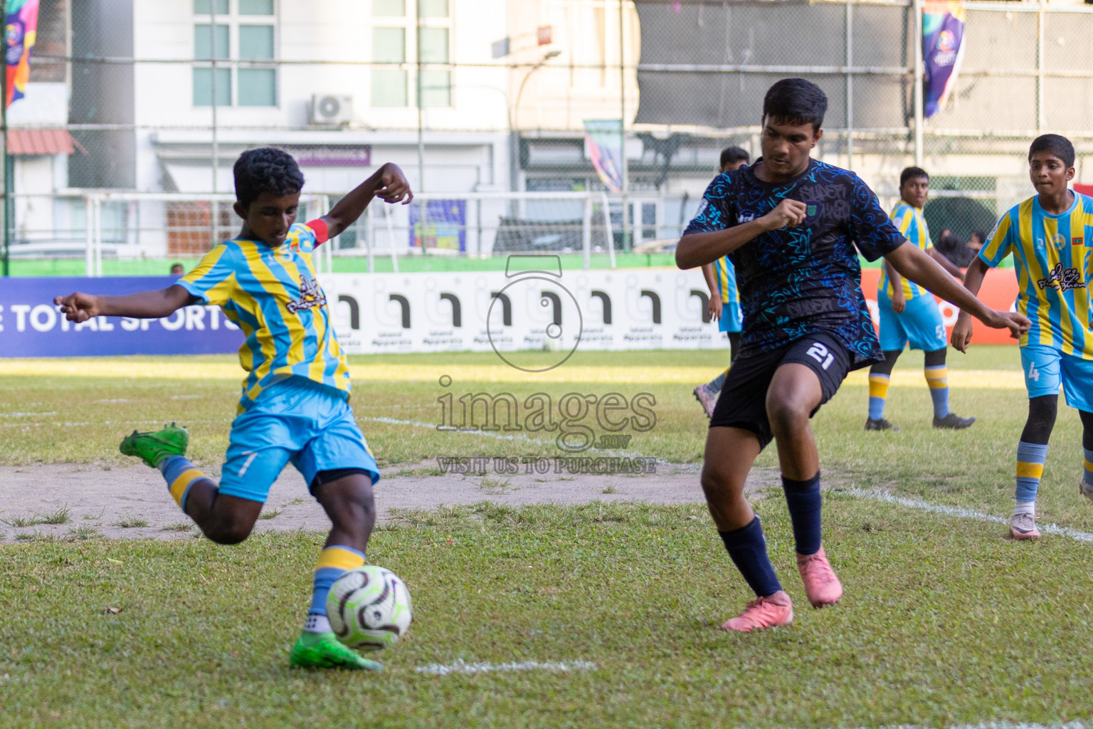 Club Valencia vs Super United Sports (U14) in Day 9 of Dhivehi Youth League 2024 held at Henveiru Stadium on Saturday, 14th December 2024. Photos: Mohamed Mahfooz Moosa / Images.mv