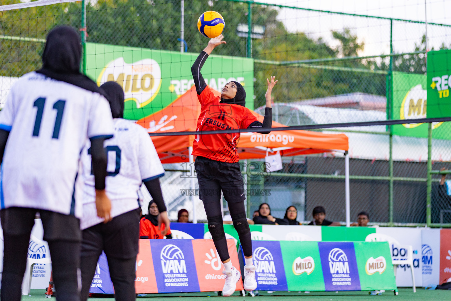 Villigili Z. Jamihyya vs Raajje Volley Club in Semi Finals of Milo National Junior Volleyball Championship 2025 Day 5 was held on Friday, 28th November 2025 at Ekuveni Turf Court Male', Maldives. Photos: Areef Adam / images.mv