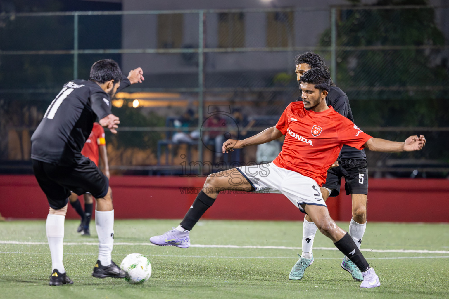 Sheesha vs Roseware in Day 1 of Office League 2025 was held on Wednesday, 16th April 2025 in Hulhumale', Maldives.
Photos: Ismail Thoriq / images.mv