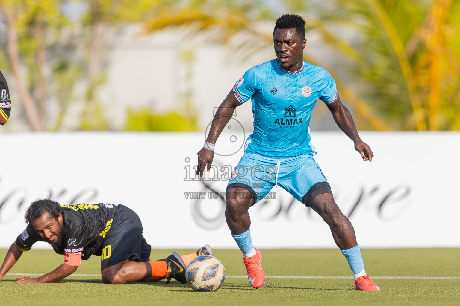 Irumathi FC VS Middle East in Day 5 of Eydhafushi Cup 2025 held in Eydhafushi Football Stadium at B. Eydhafushi, Maldives on Tuesday, 9th September 2025. Photos: Arif Rasheed / images.mv