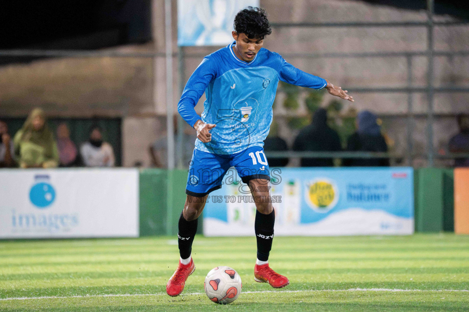 Foemathi VS Kanmathi SC in Day 2 - Fonadhoo Youth Futsal Challenge 2025 held in Fonadhoo Futsal Stadium, L. Fonadhoo, Maldives on Monday, 27th October 2025 Photos: Arif Rasheed / images.mv