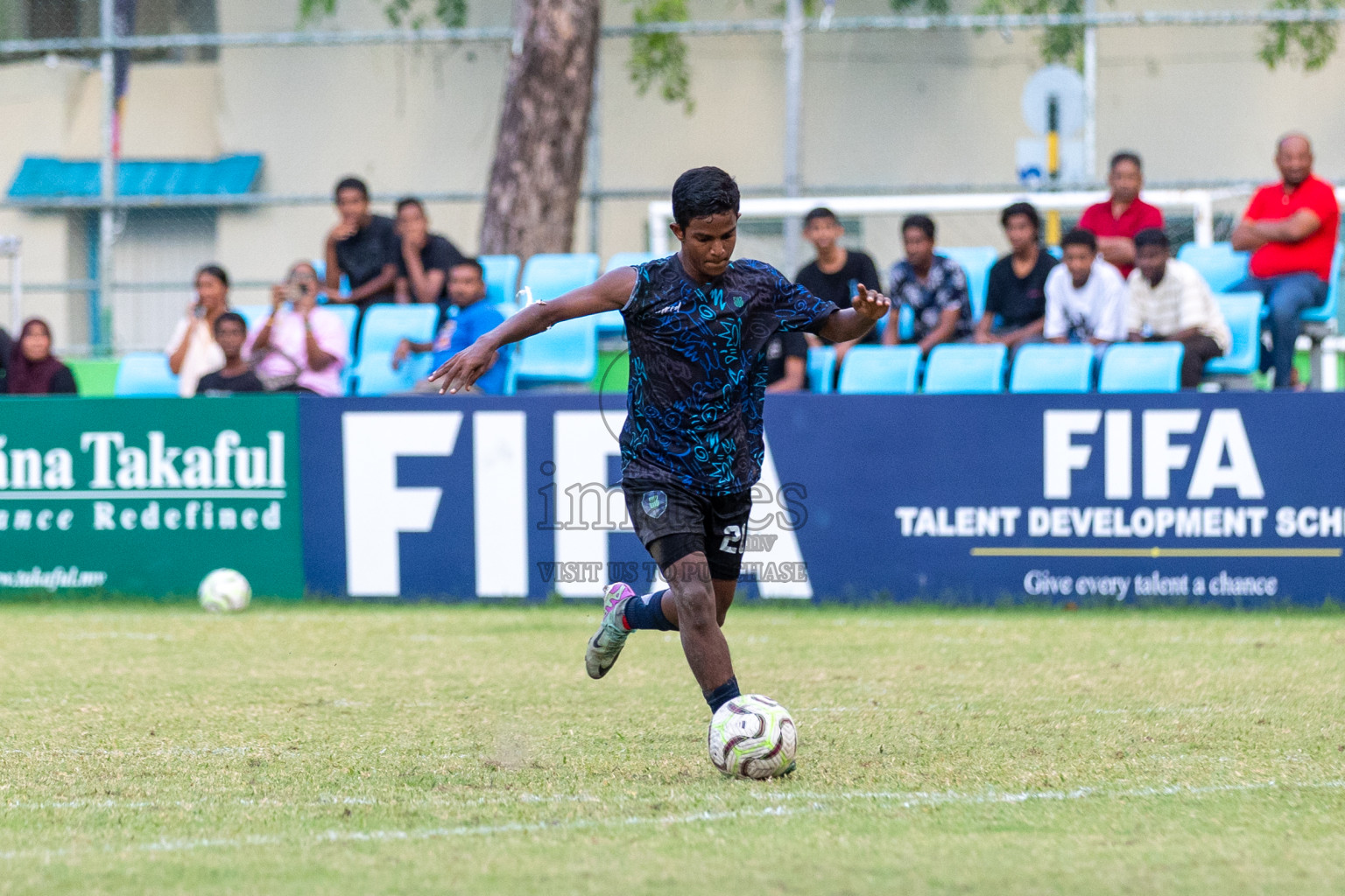 Club Valencia vs Super United Sports (U14) in Day 9 of Dhivehi Youth League 2024 held at Henveiru Stadium on Saturday, 14th December 2024. Photos: Mohamed Mahfooz Moosa / Images.mv