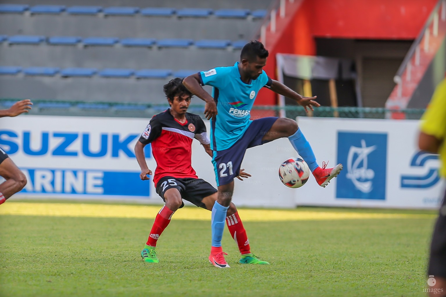 Ooredoo Dhivehi Premier League 2017, Maalhos vs Milandhoo in Male , Maldives. Friday, October 20th, 2017. ( Images.mv Photo : Ismail Thoriq )