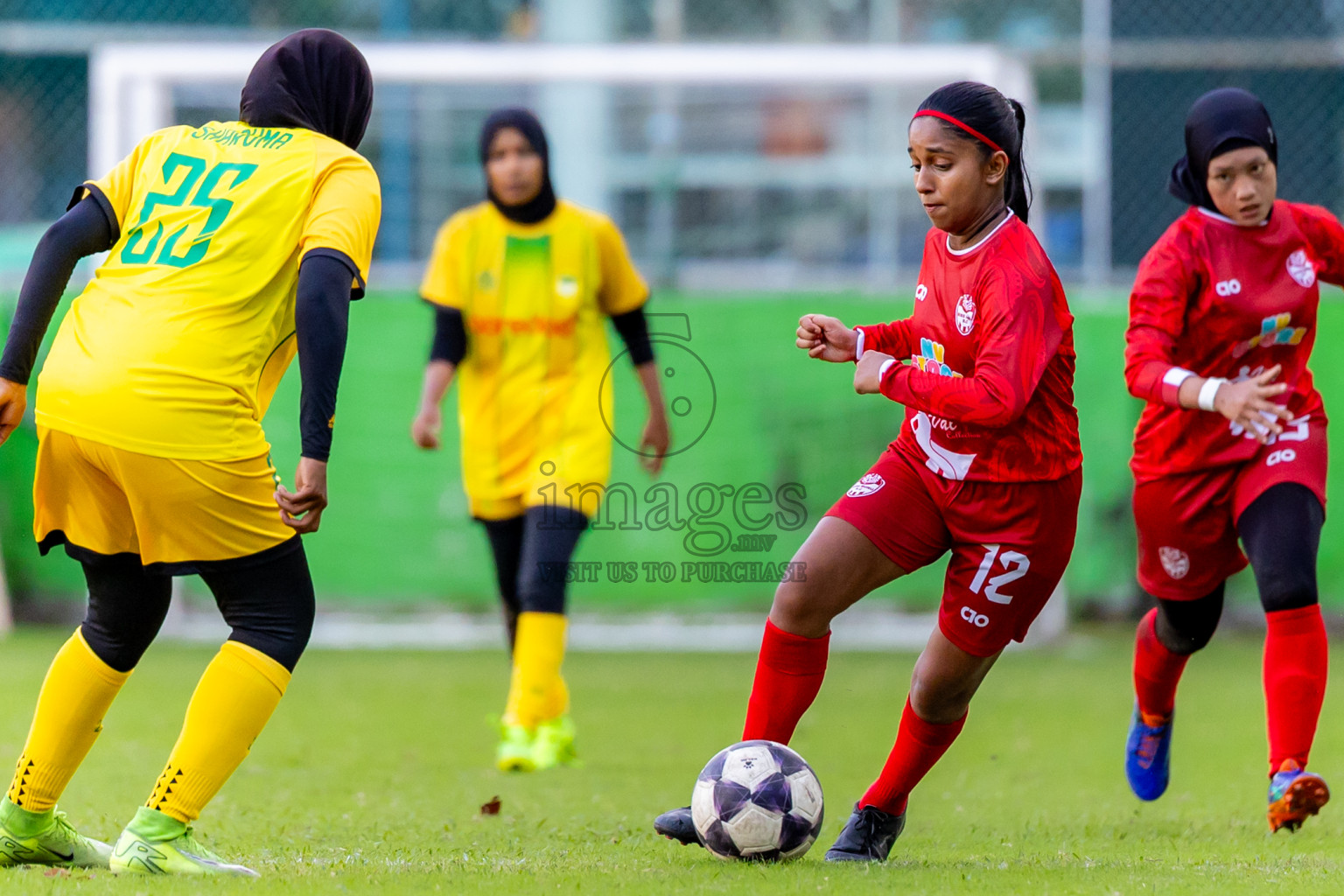 Biss Buru Sports Club vs Maziya Sports  in FAM Women’s League 2025 held in Henveiru Football ground, Male', Maldives on Wednesday, 3rd December 2025. Photos: Nausham Waheed / Images.mv