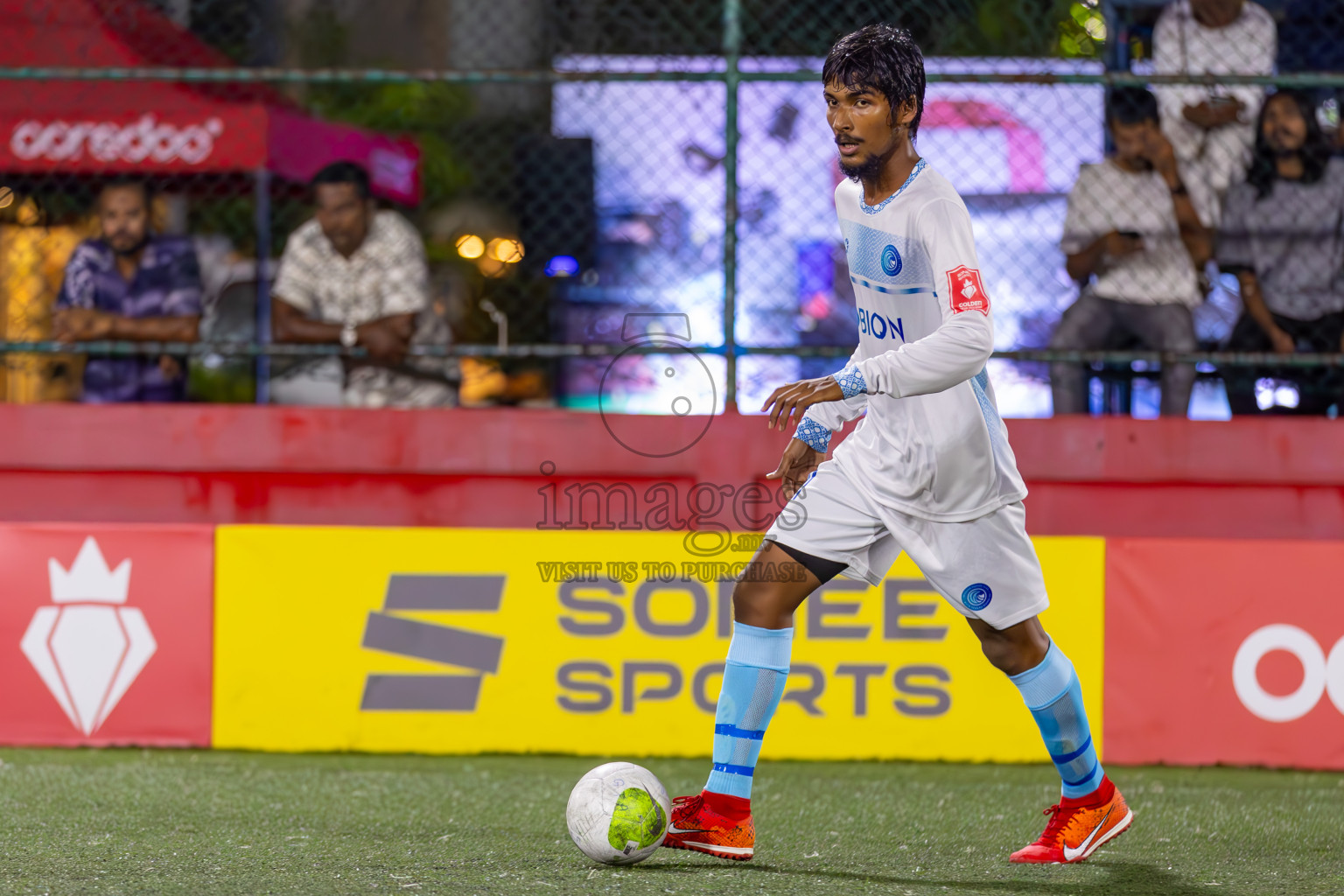 Sh Feydhoo vs N Kendhikulhudhoo on Day 37 of Golden Futsal Challenge 2024 was held on Thursday, 22nd February 2024, in Hulhumale', Maldives
Photos: Ismail Thoriq / images.mv