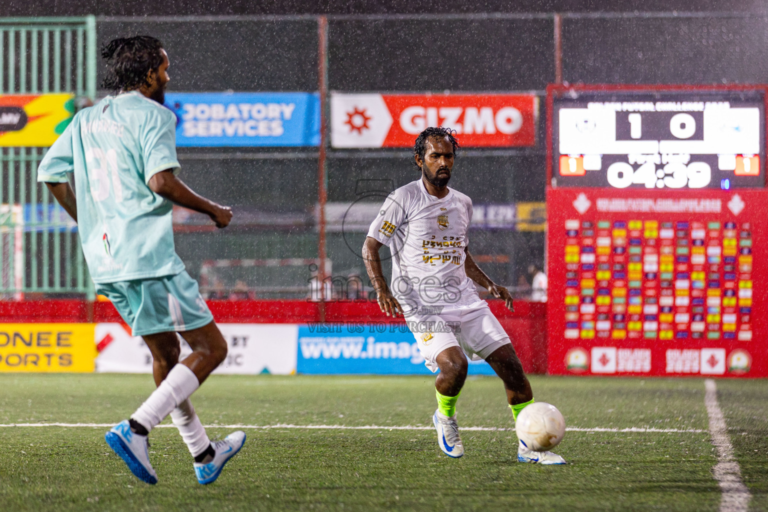 Lh. Hinnavaru VS Lh. Olhuvelifushi on Day 22 of Golden Futsal Challenge 2025 was held on Sunday, 26 January 2025, in Hulhumale', Maldives. 
Photos: Hassan Simah / images.mv