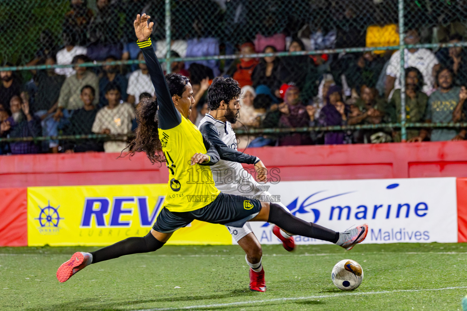 Machchangoalhi VS Vilimale on Day 36 of Golden Futsal Challenge 2024 was held on Wednesday, 21st February 2024, in Hulhumale', Maldives 
Photos: Hassan Simah/ images.mv