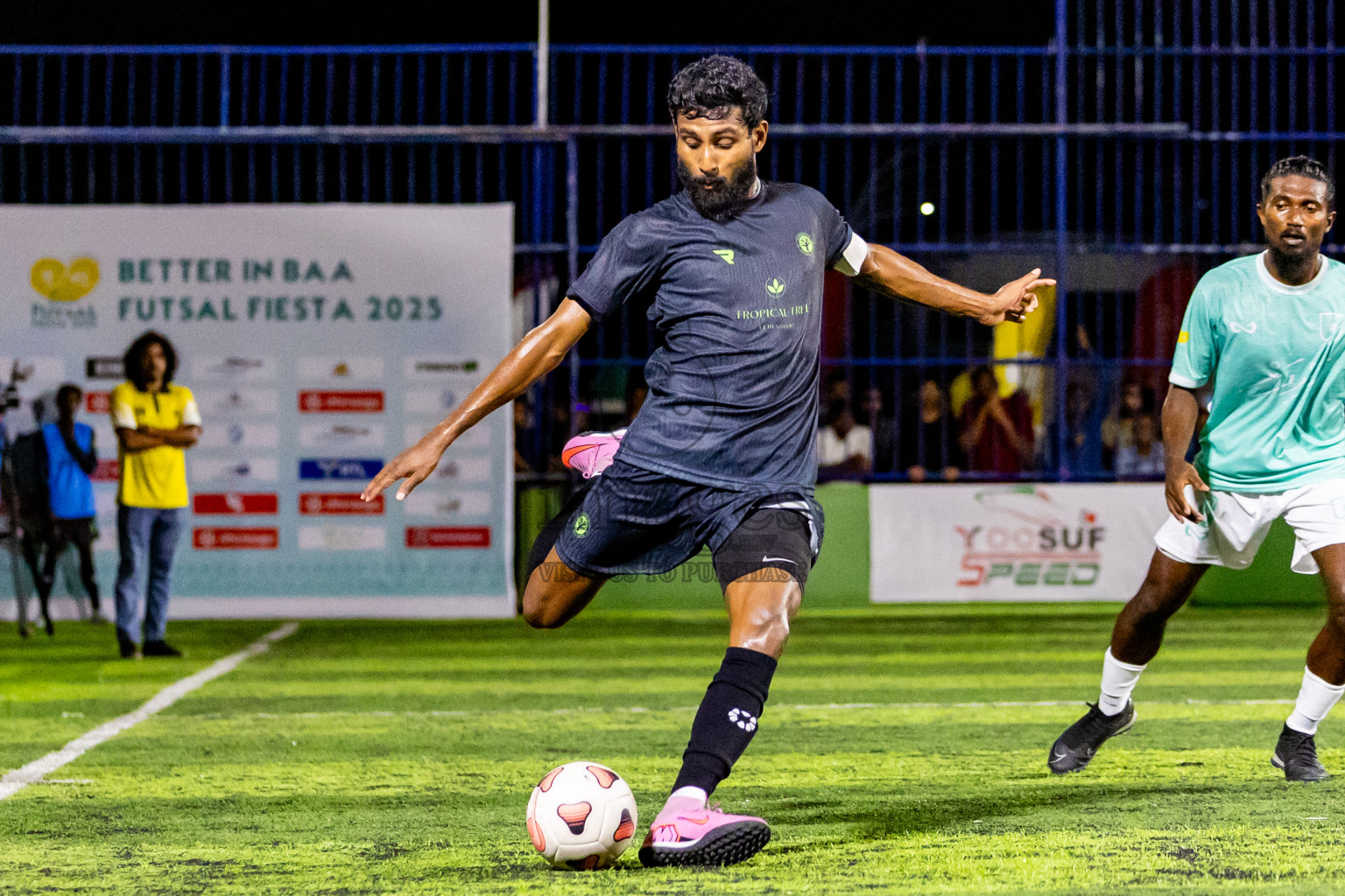 Dhonfan vs Fehendhoo in Day 1 of Better in Baa Futsal Fiesta 2025 Man's division held in B. Eydhafushi, Maldives on Wednesday, 5th November 2025. Photos: Nausham Waheed / images.mv
