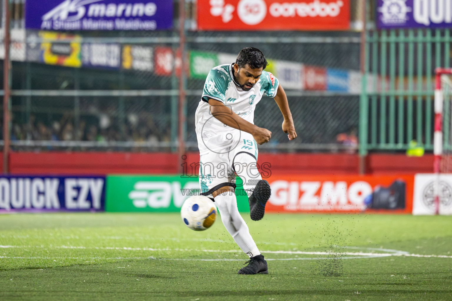 HDh Nolhivaran vs HDh Kumundhoo in Day 13 of Golden Futsal Challenge 2025 was held on Friday, 17th January 2025, in Hulhumale', Maldives 
Photos: Hassan Simah / images.mv