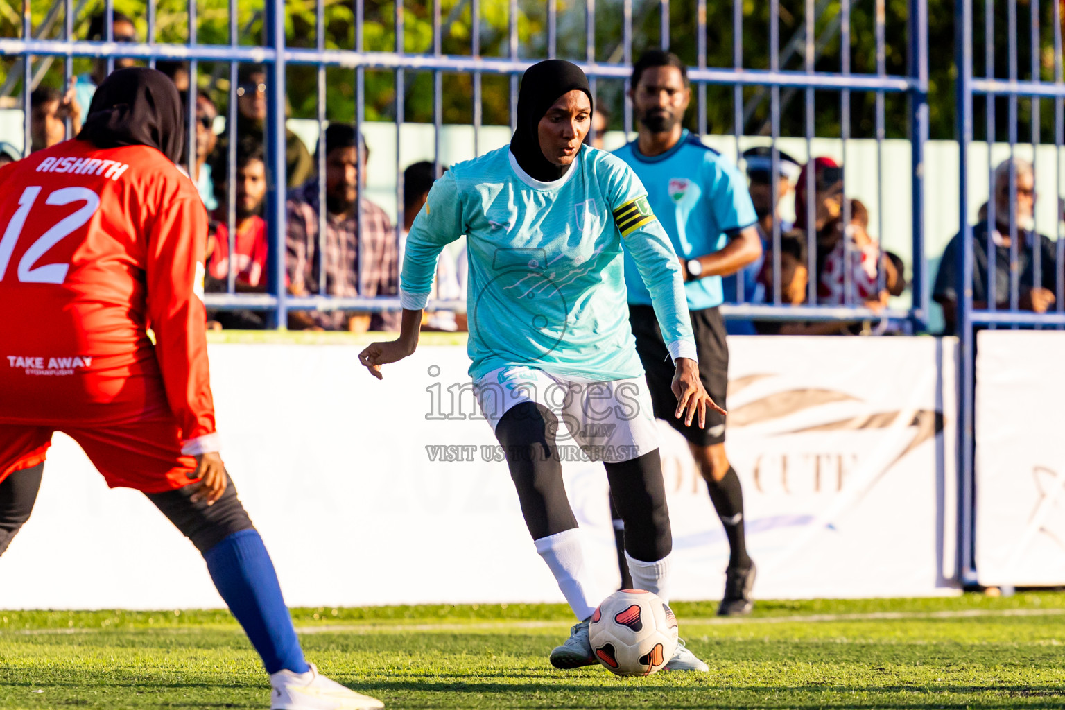 Dhonfanu vs Eydhafushi in Day 1 of Better in Baa Futsal Fiesta 2025 Woman's division held in B. Eydhafushi, Maldives on Wednesday, 5th November 2025. Photos: Nausham Waheed / images.mv