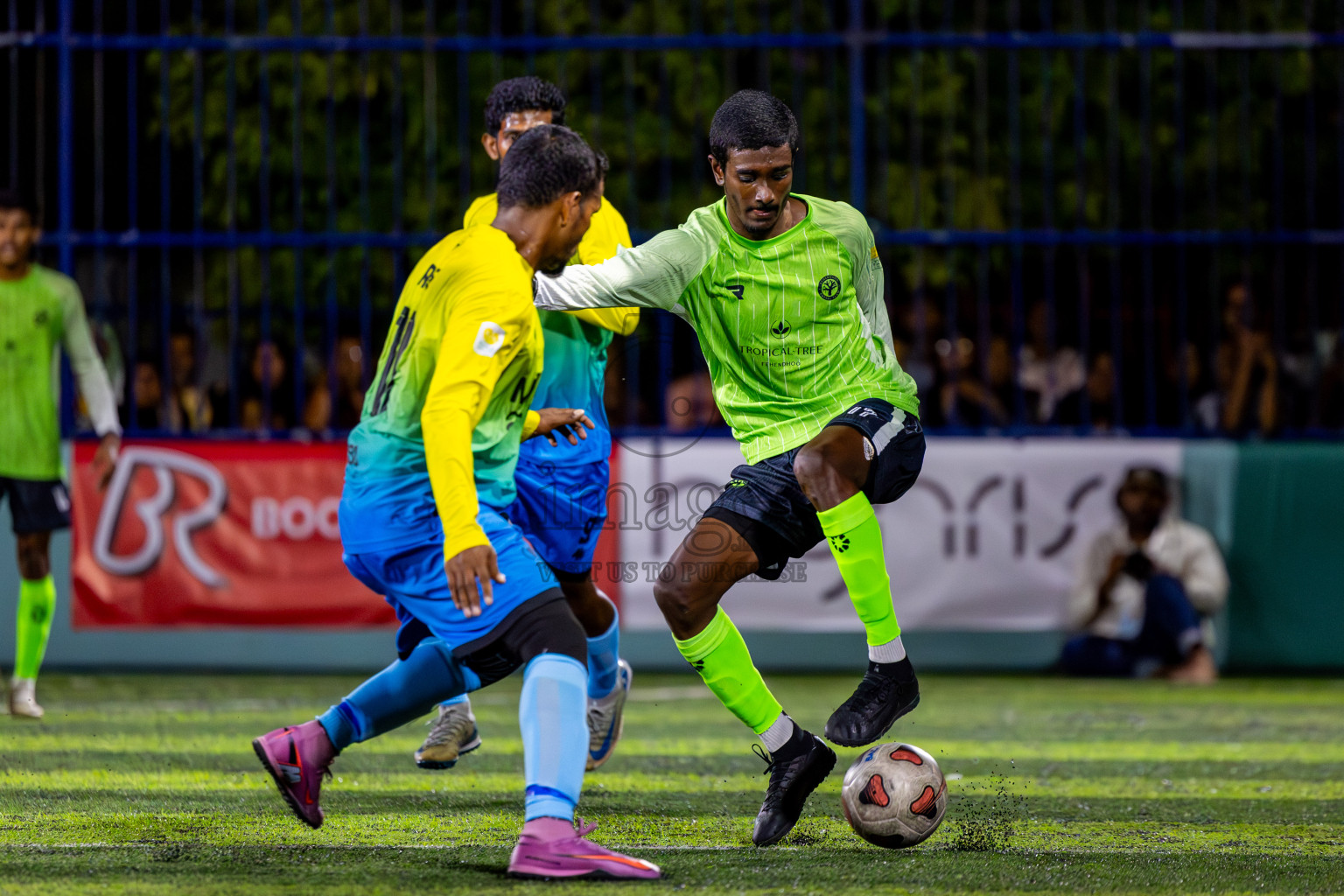 Fehendhoo vs Kihaadhoo in Day 5 of Better in Baa Futsal Fiesta 2025 Men's division held in B. Eydhafushi, Maldives on Sunday, 9th November 2025. Photos: Nausham Waheed / images.mv