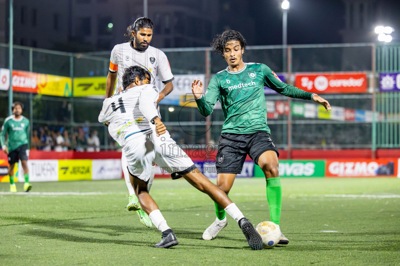 R. Dhuvaafaru VS N. Miladhoo in zone round on Day 32 of Golden Futsal Challenge 2025 was held on Wednesday , 5th February 2025, in Hulhumale', Maldives. 
Photos: Hassan Simah / images.mv