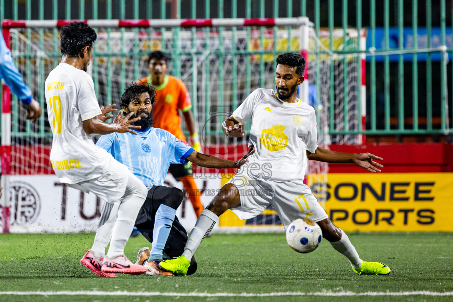 Hdh Neykurendhoo VS Hdh Finey in Day 9 of Golden Futsal Challenge 2025 was held on Monday, 13th January 2025, in Hulhumale', Maldives Photos: Nausham Waheed , Ismail Thoriq / images.mv