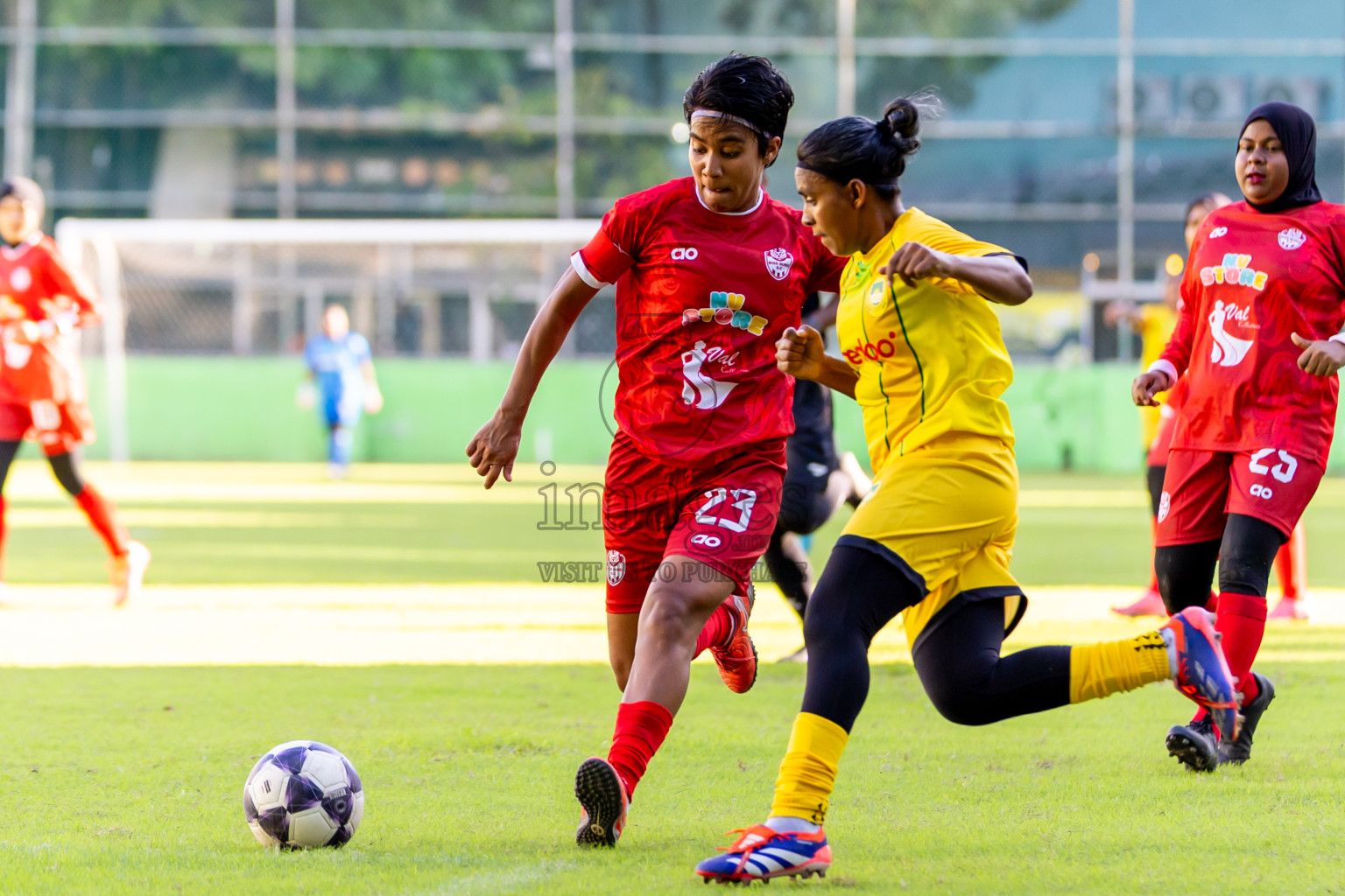 Biss Buru Sports Club vs Maziya Sports  in FAM Women’s League 2025 held in Henveiru Football ground, Male', Maldives on Wednesday, 3rd December 2025. Photos: Nausham Waheed / Images.mv