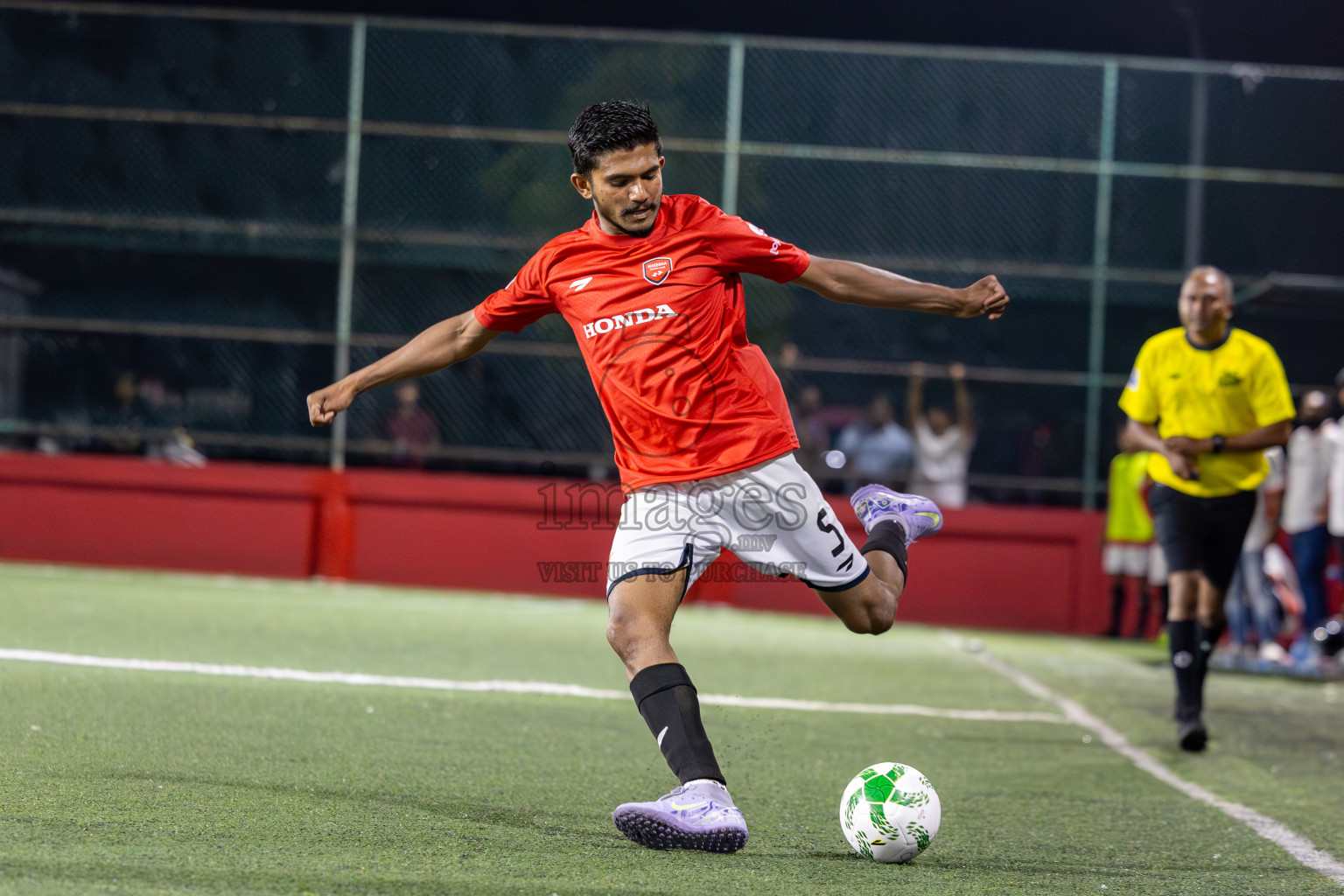 Sheesha vs Roseware in Day 1 of Office League 2025 was held on Wednesday, 16th April 2025 in Hulhumale', Maldives.
Photos: Ismail Thoriq / images.mv