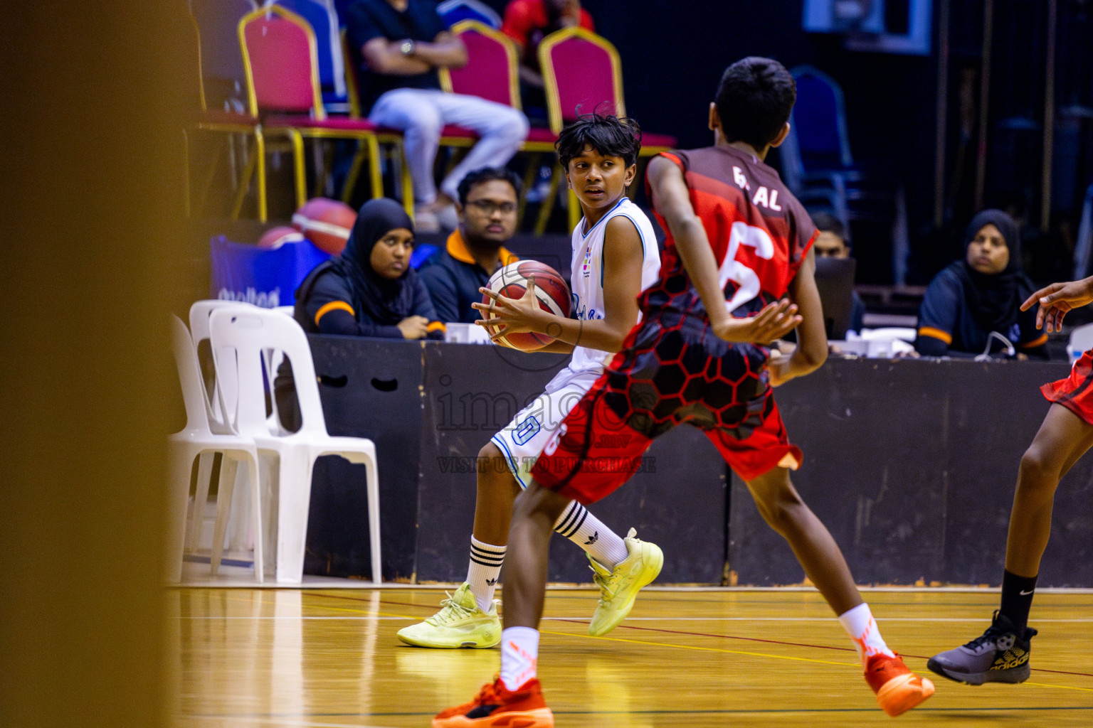 Iskandhar School vs Finland International School in Under 13 Boys Final of Junior Basketball Championship 2024 was held in Social Center, Male', Maldives on Sunday, 15th December 2024. Photos: Nausham Waheed / images.mv