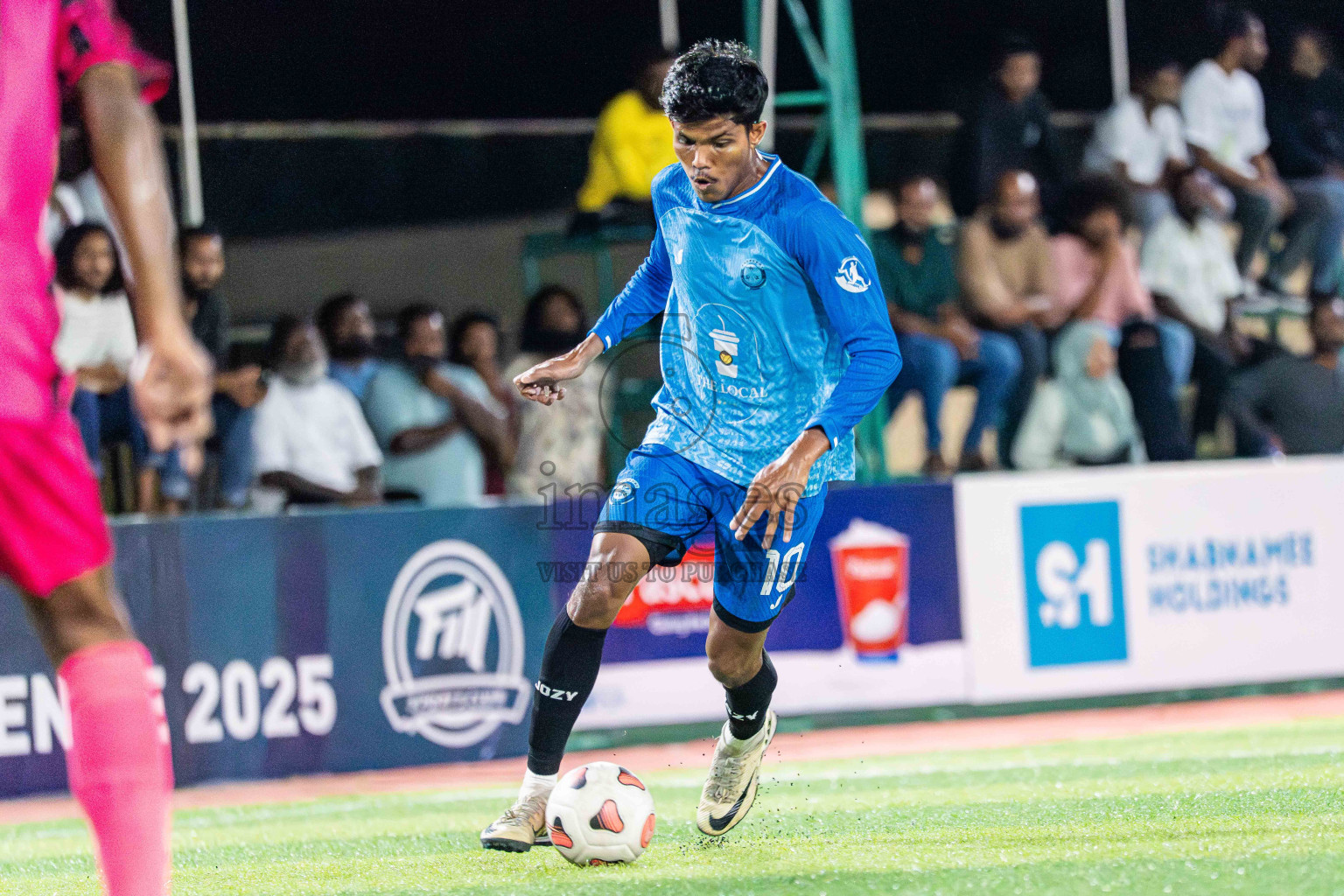 Goalhians VS Foemathi in Day 4 - Fonadhoo Youth Futsal Challenge 2025 held in Fonadhoo Futsal Stadium, L. Fonadhoo, Maldives on Wednesday, 29th October 2025 Photos: Arif Rasheed / images.mv