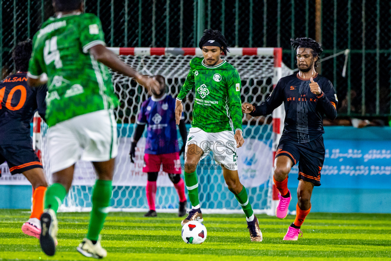 Dee Ess Kay vs FC Baaz in Day 1 of Laamehi Dhiggaru Ekuveri Futsal Challenge 2024 was held on Friday, 26th July 2024, at Dhiggaru Futsal Ground, Dhiggaru, Maldives Photos: Nausham Waheed / images.mv