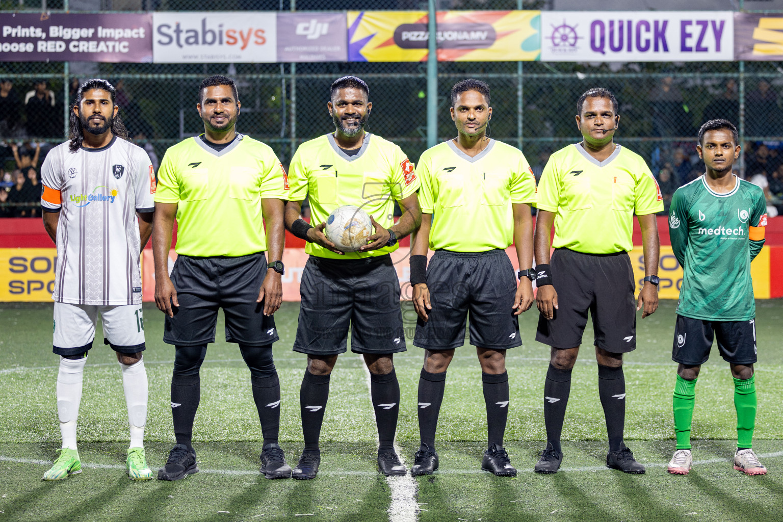 R. Dhuvaafaru VS N. Miladhoo in zone round on Day 32 of Golden Futsal Challenge 2025 was held on Wednesday , 5th February 2025, in Hulhumale', Maldives. 
Photos: Hassan Simah / images.mv