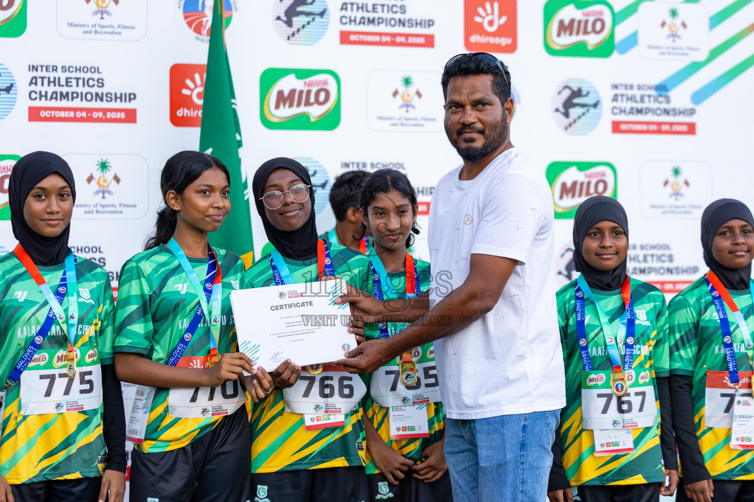 Day 4 of Inter-school Athletics Championship 2025 held in Ekuveni Synthetic Track, Male', Maldives on Thursday, 09th October 2025. Photos by: Raaif Yoosuf / Images.mv