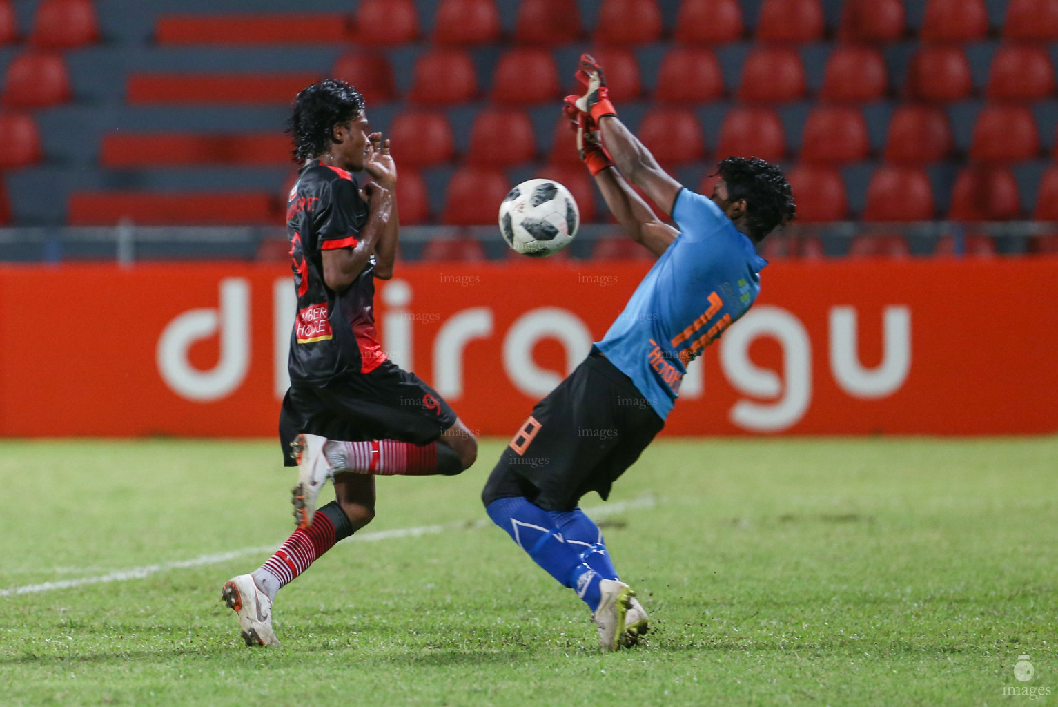 Dhiraagu Dhivehi Premier League 2018Fehendhoo vs Foakaidhoo, Male' Maldives, Thursday, September 27, 2018 (Images.mv Photo/Suadh Abdul Sattar)