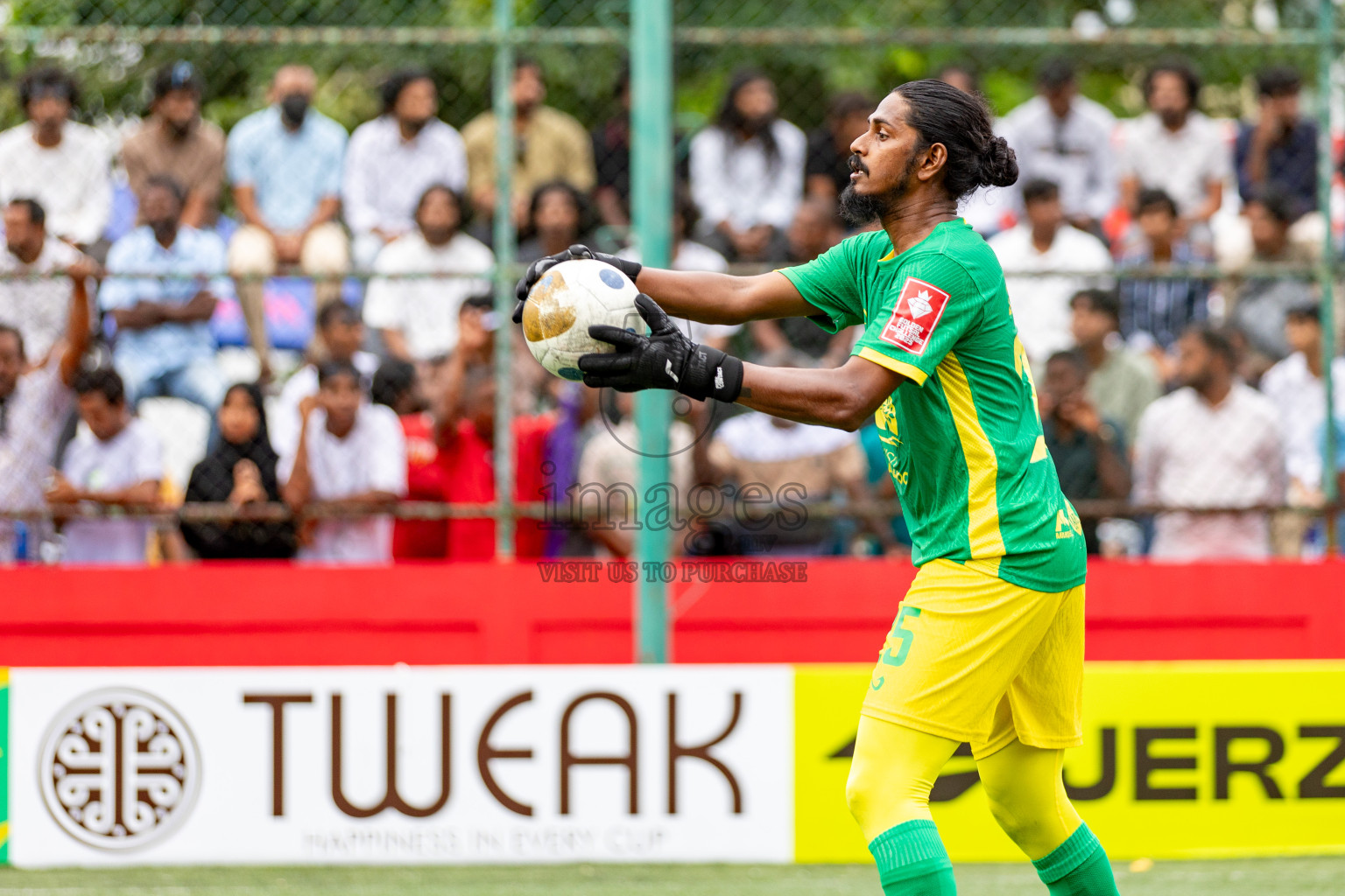 GDh Vaadhoo VS GDh Thinadhoo in Atoll Round Semi-Final on Day 20 of Golden Futsal Challenge 2025 was held on Friday, 24 January 2025, in Hulhumale', Maldives. Photos: Hassan Simah / images.mv