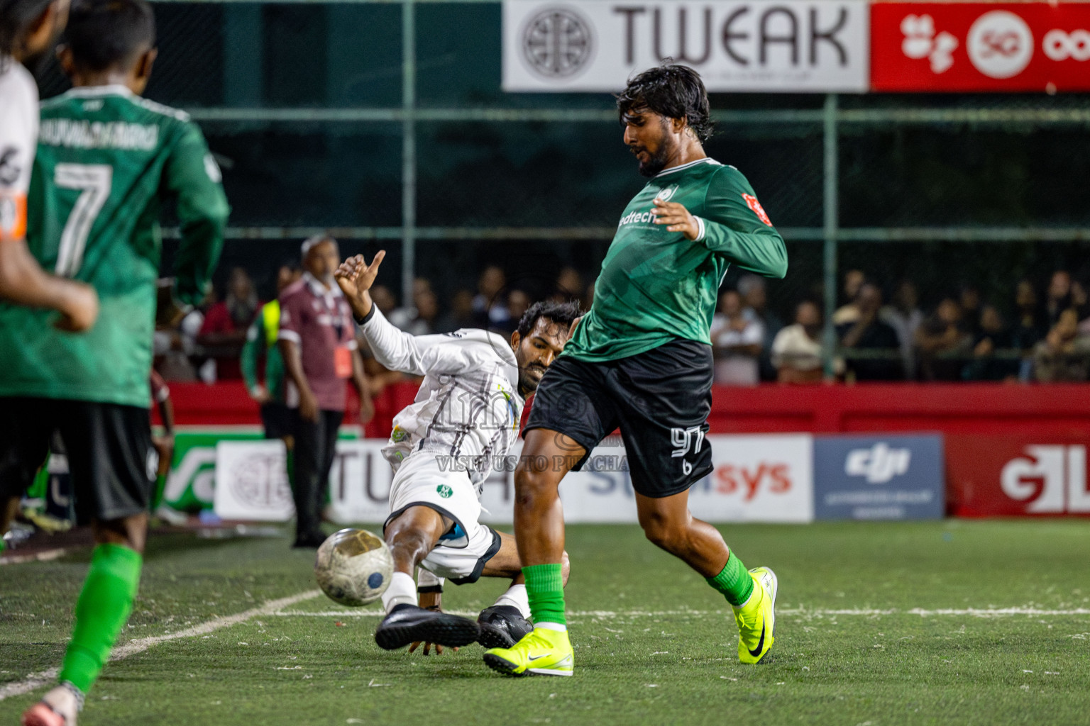 R. Dhuvaafaru VS N. Miladhoo in zone round on Day 32 of Golden Futsal Challenge 2025 was held on Wednesday , 5th February 2025, in Hulhumale', Maldives. 
Photos: Hassan Simah / images.mv