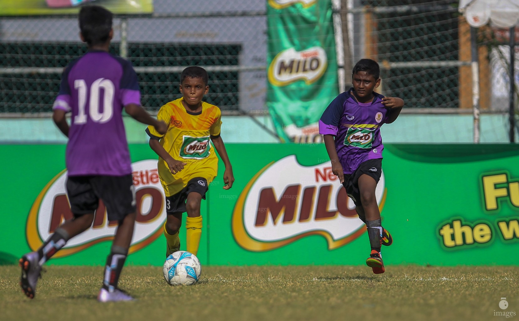 Thaajudheen School vs Ghiyassuddin School in Milo Interschool Football Tournament Under 14 category Thursday, March 17, 2016. (Images.mv Photo: Mohamed Ahsan)