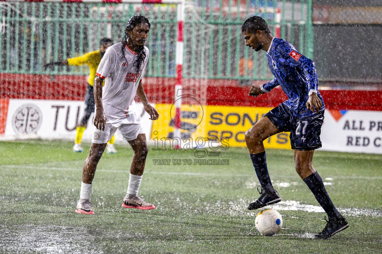 L. Isdhoo VS L. Mundoo in Day 18 of Golden Futsal Challenge 2025 was held on Wednesday, 22nd January 2025, in Hulhumale', Maldives. Photos: Nausham Waheed / images.mv