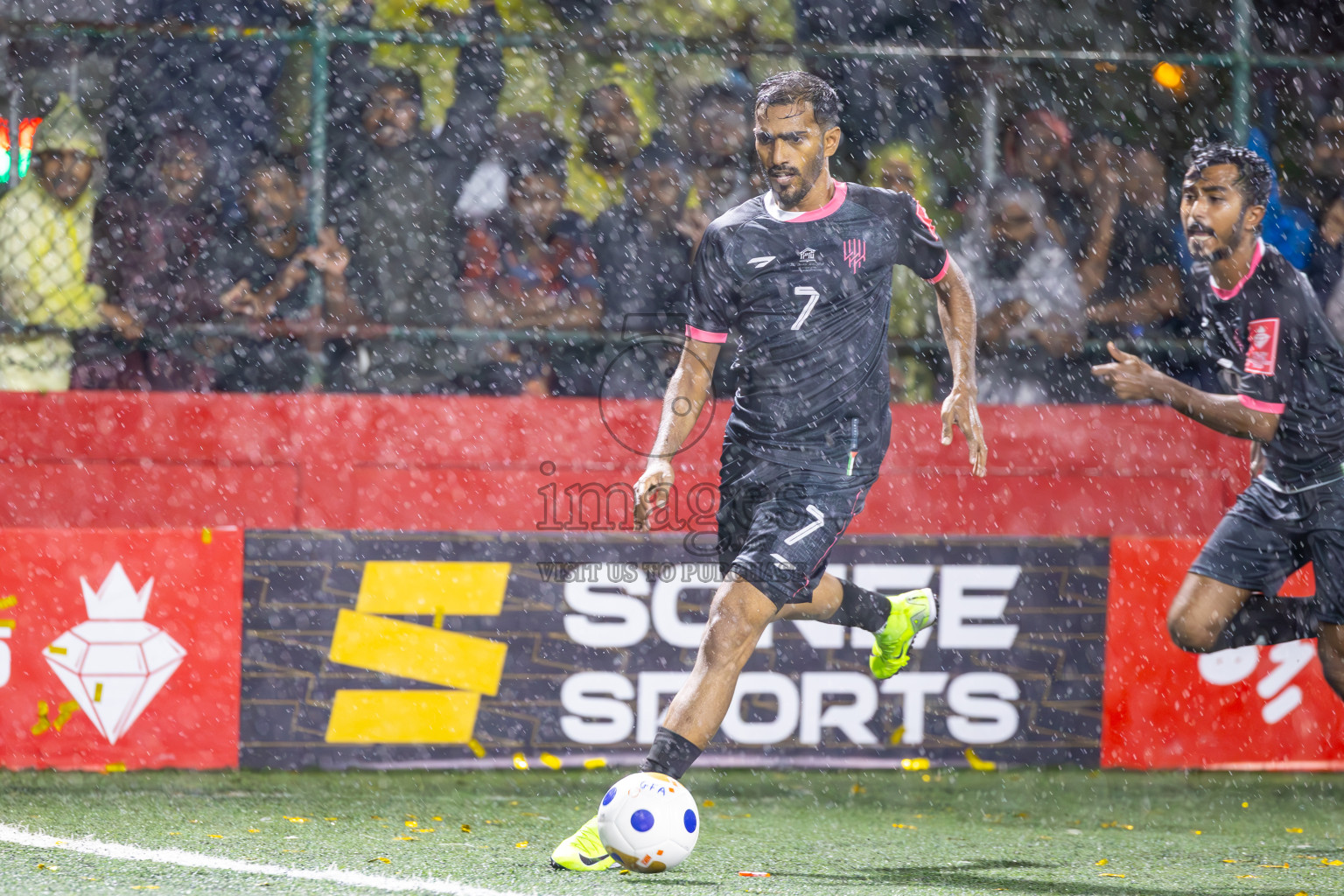 Lh Naifaru vs Lh Kurendhoo on Day 22 of Golden Futsal Challenge 2025 was held on Sunday , 26th January 2025, in Hulhumale', Maldives.
Photos: Ismail Thoriq / images.mv