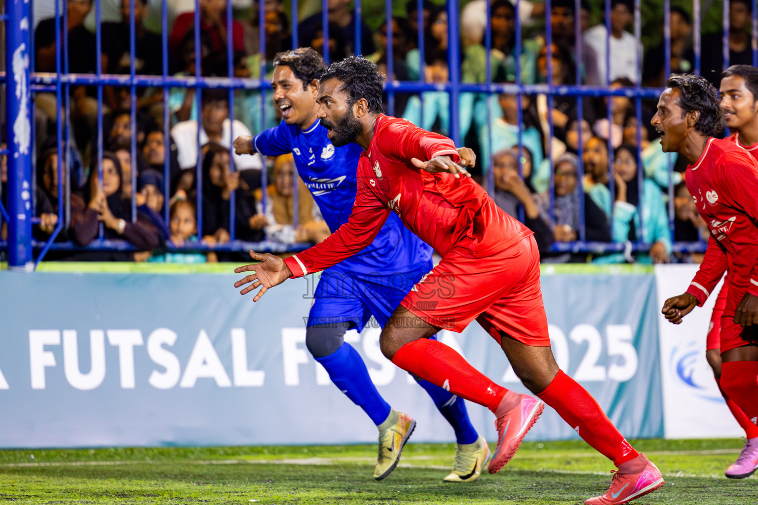 Goidhoo vs Dhonfan in Quater Finals of Better in Baa Futsal Fiesta 2025 Men's division held in B. Eydhafushi, Maldives on Thursday, 13th November 2025. Photos: Nausham Waheed / images.mv