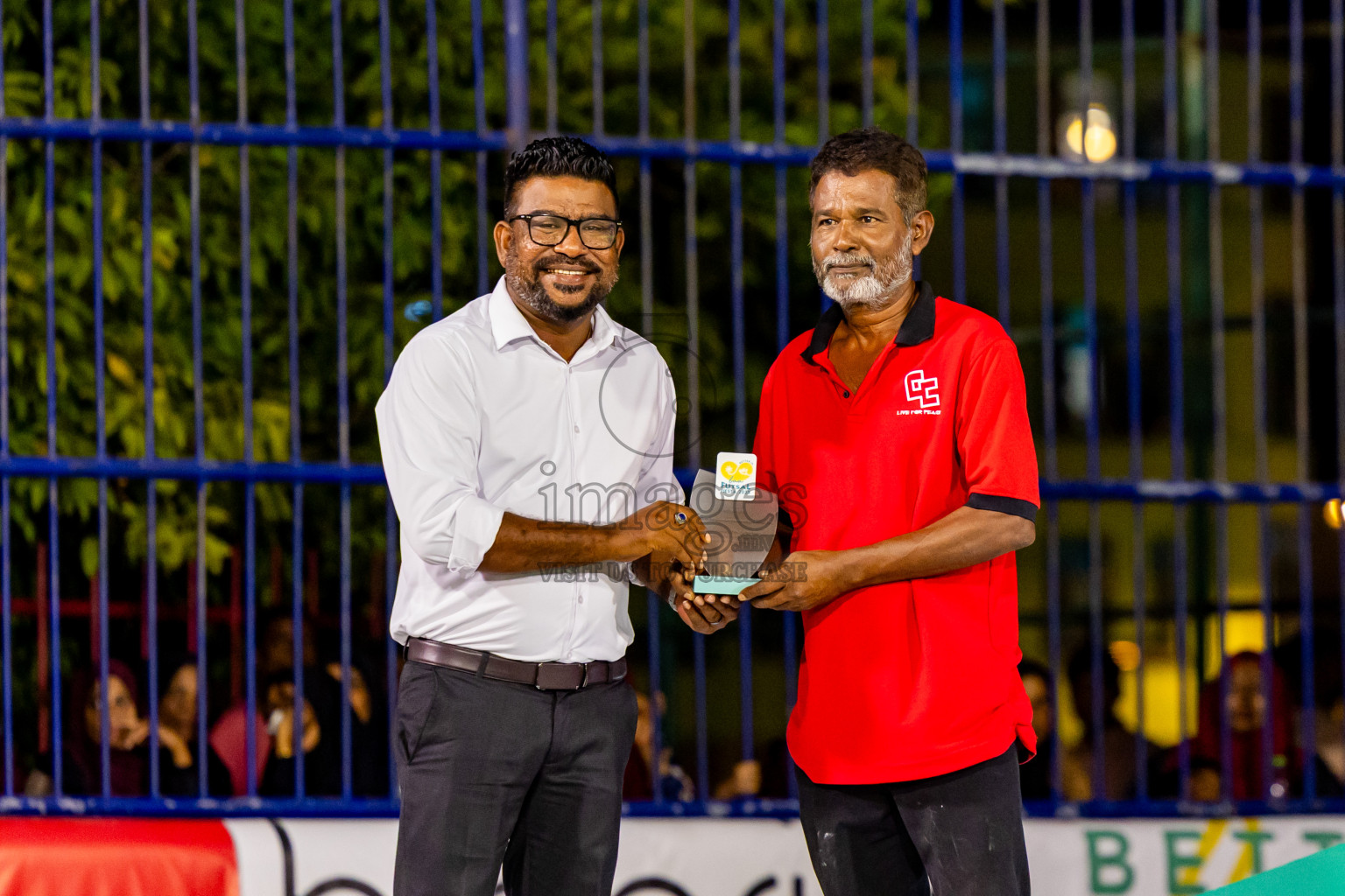 Closing Ceremony of Better in Baa Futsal Fiesta 2025 held in B. Eydhafushi, Maldives on Monday, 17th November 2025. Photos: Nausham Waheed / images.mv
