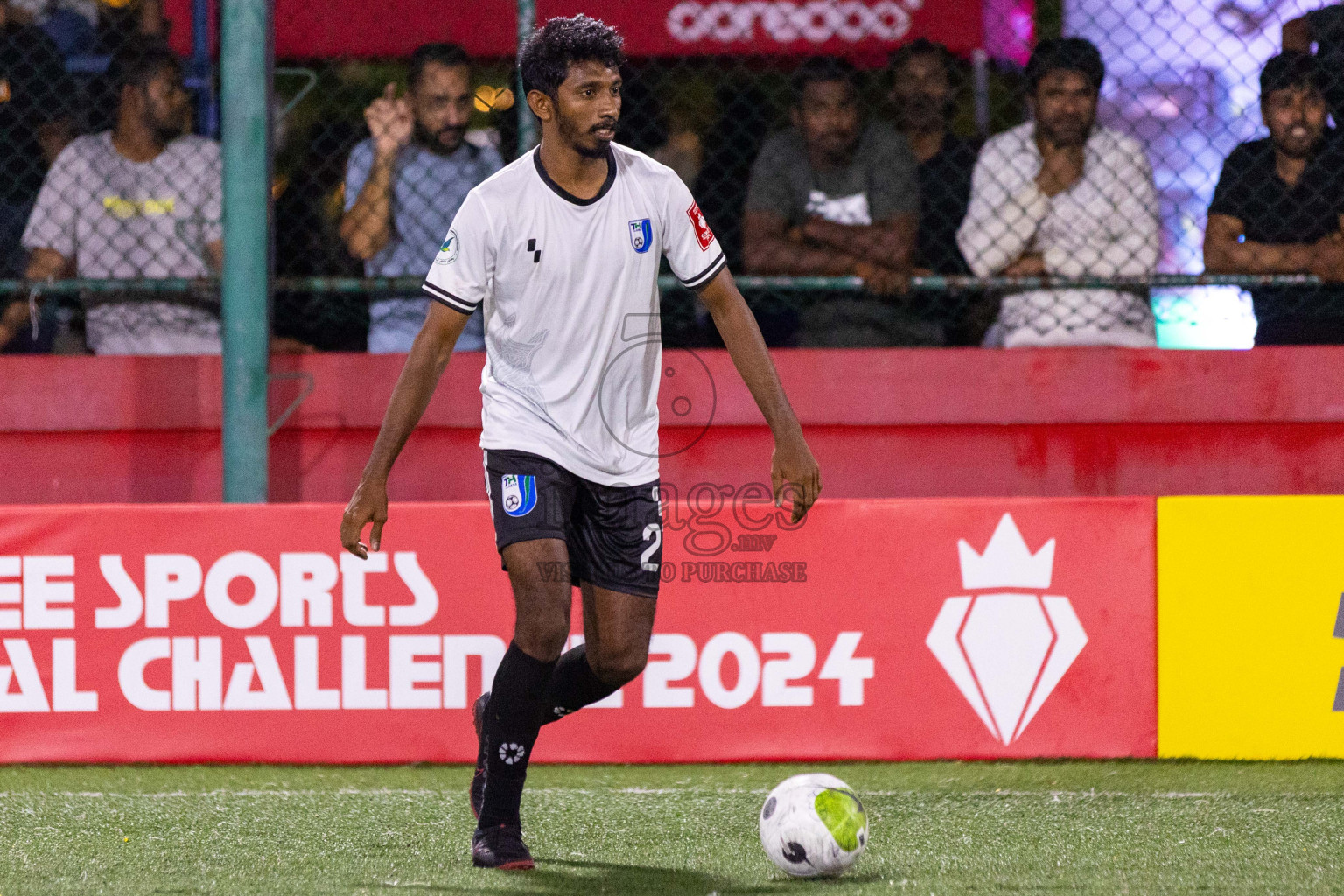 HDh Hanimaadhoo vs HDh Vaikaradhoo in Day 6 of Golden Futsal Challenge 2024 was held on Saturday, 20th January 2024, in Hulhumale', Maldives
Photos: Ismail Thoriq / images.mv