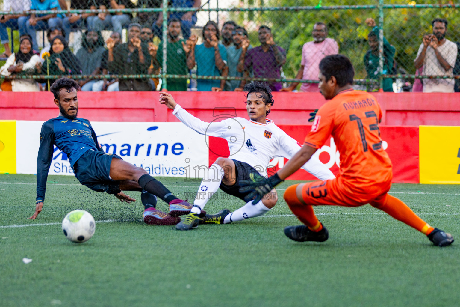 Th. Hirilandhoo VS Th. Guraidhoo in Day 6 of Golden Futsal Challenge 2024 was held on Saturday, 20th January 2024, in Hulhumale', Maldives 
Photos: Hassan Simah / images.mv