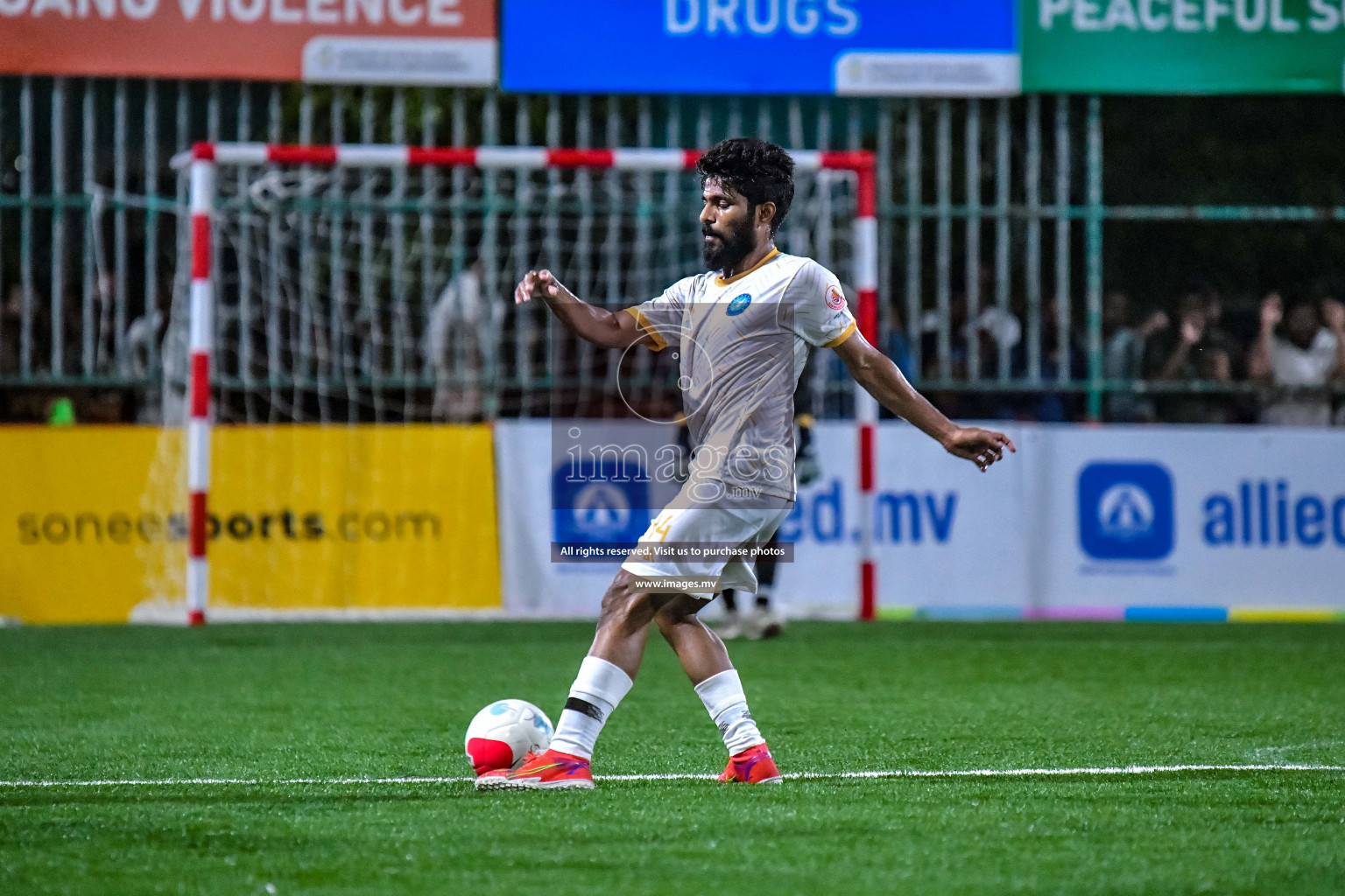 Team Fenaka vs Team Civil Court in Club Maldives Cup 2022 was held in Hulhumale', Maldives on Friday, 14th October 2022. Photos: Nausham Waheed / images.mv