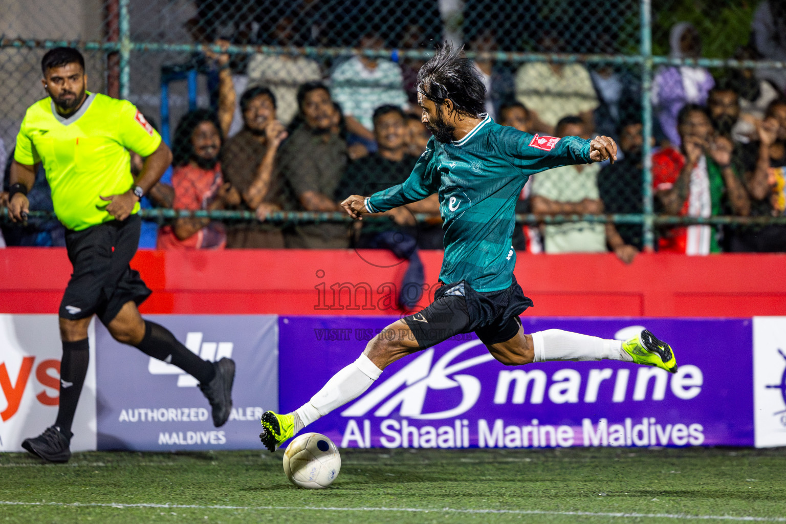 L Isdhoo VS L Maabaidhoo in Atoll Round Semi-Final on Day 22 of Golden Futsal Challenge 2025 was held on Sunday , 26th January 2025, in Hulhumale', Maldives. Photos: Nausham Waheed / images.mv