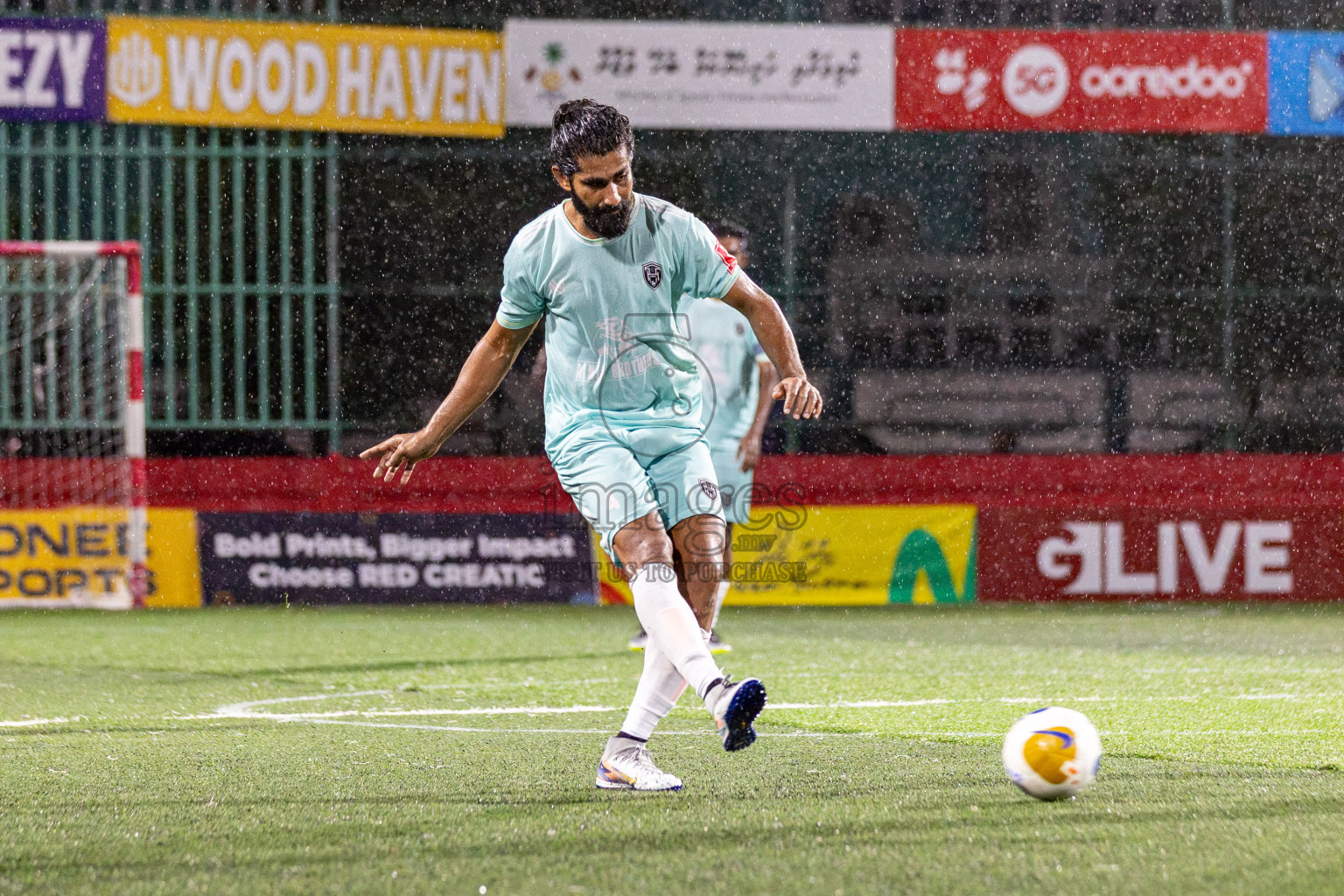 Lh. Hinnavaru VS Lh. Olhuvelifushi on Day 22 of Golden Futsal Challenge 2025 was held on Sunday, 26 January 2025, in Hulhumale', Maldives. 
Photos: Hassan Simah / images.mv