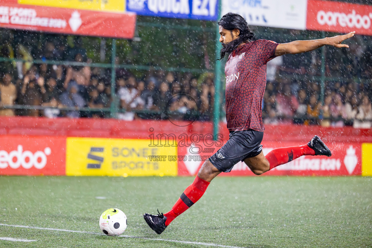 R. Dhuvaafaru VS Vilimale in Round of 16 on Day 40 of Golden Futsal Challenge 2024 which was held on Tuesday, 27th February 2024, in Hulhumale', Maldives Photos: Hassan Simah / images.mv