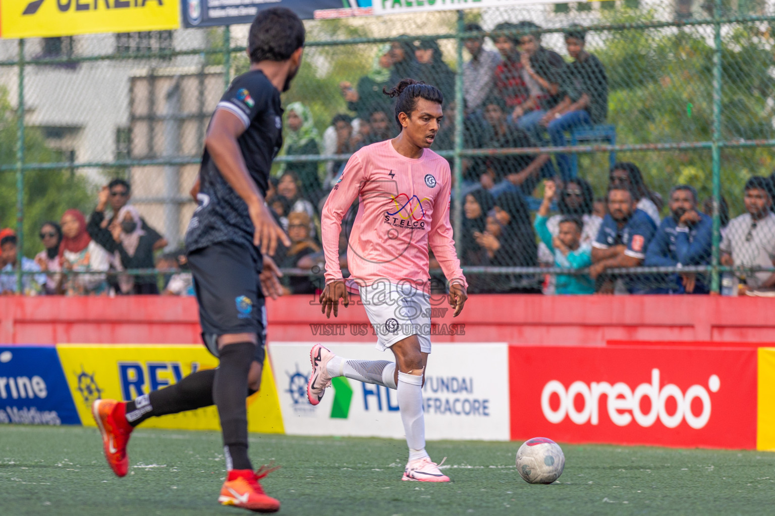 K Dhiffushi vs K Gulhi in Day 19 of Golden Futsal Challenge 2024 was held on Friday, 2nd February 2024, in Hulhumale', Maldives
Photos: Ismail Thoriq / images.mv