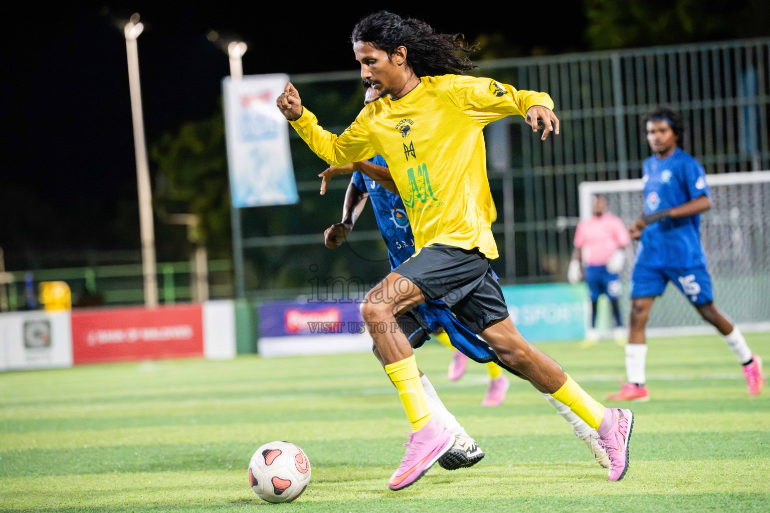 Foemathi JR VS Kanmathi SC in Day 3 - Fonadhoo Youth Futsal Challenge 2025 held in Fonadhoo Futsal Stadium, L. Fonadhoo, Maldives on Tuesdat, 28th October 2025 Photos: Arif Rasheed / images.mv
