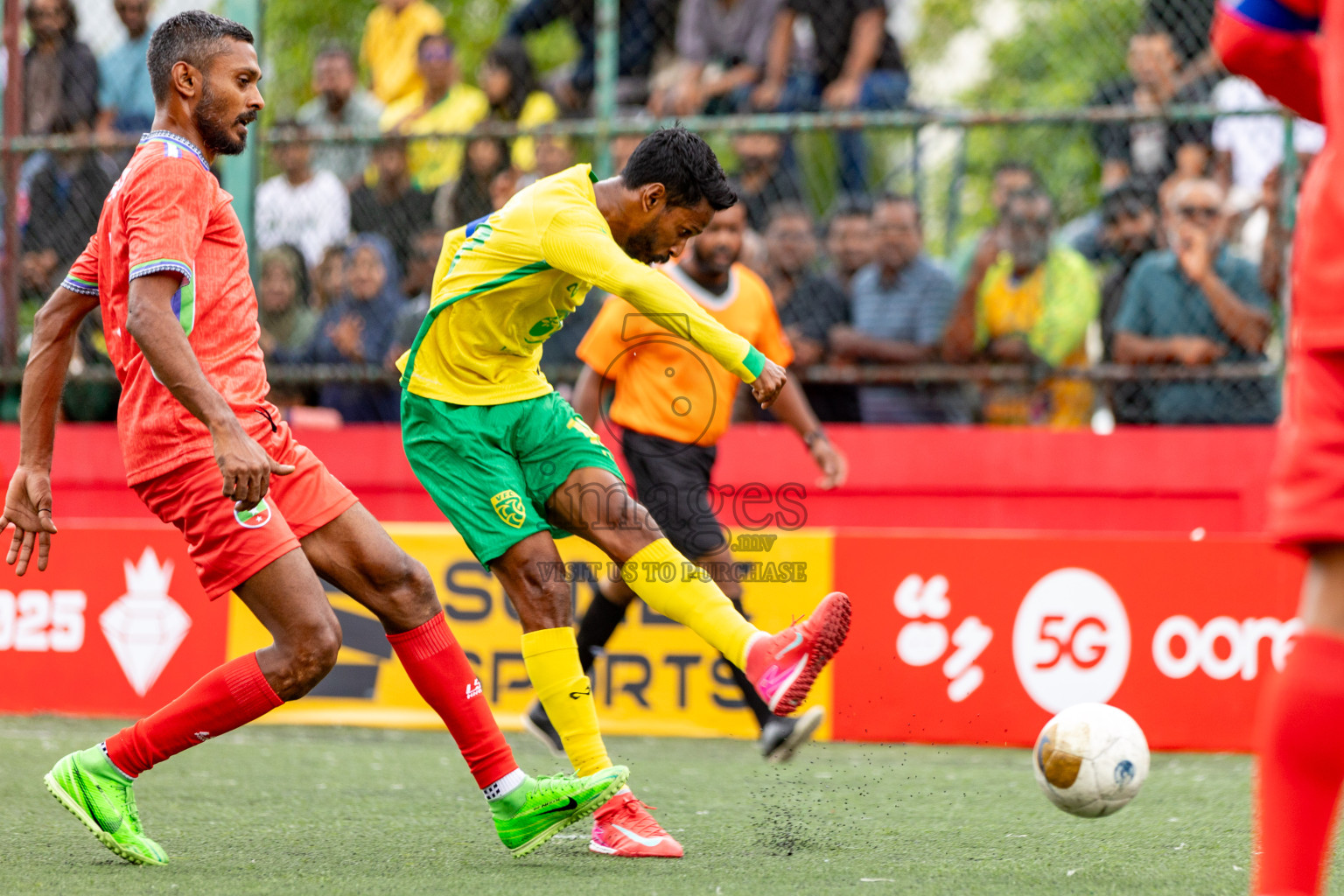 GDh Vaadhoo VS GDh Thinadhoo in Atoll Round Semi-Final on Day 20 of Golden Futsal Challenge 2025 was held on Friday, 24 January 2025, in Hulhumale', Maldives. Photos: Hassan Simah / images.mv